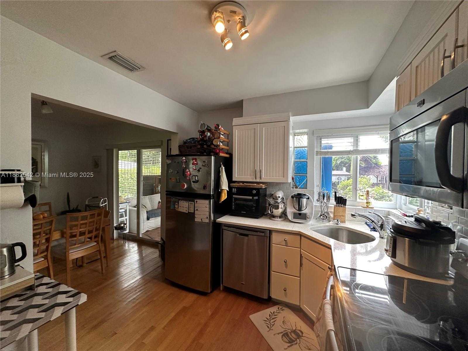 Small Image of 2270 SOUTH WEST 24TH ST, Miami Number 12