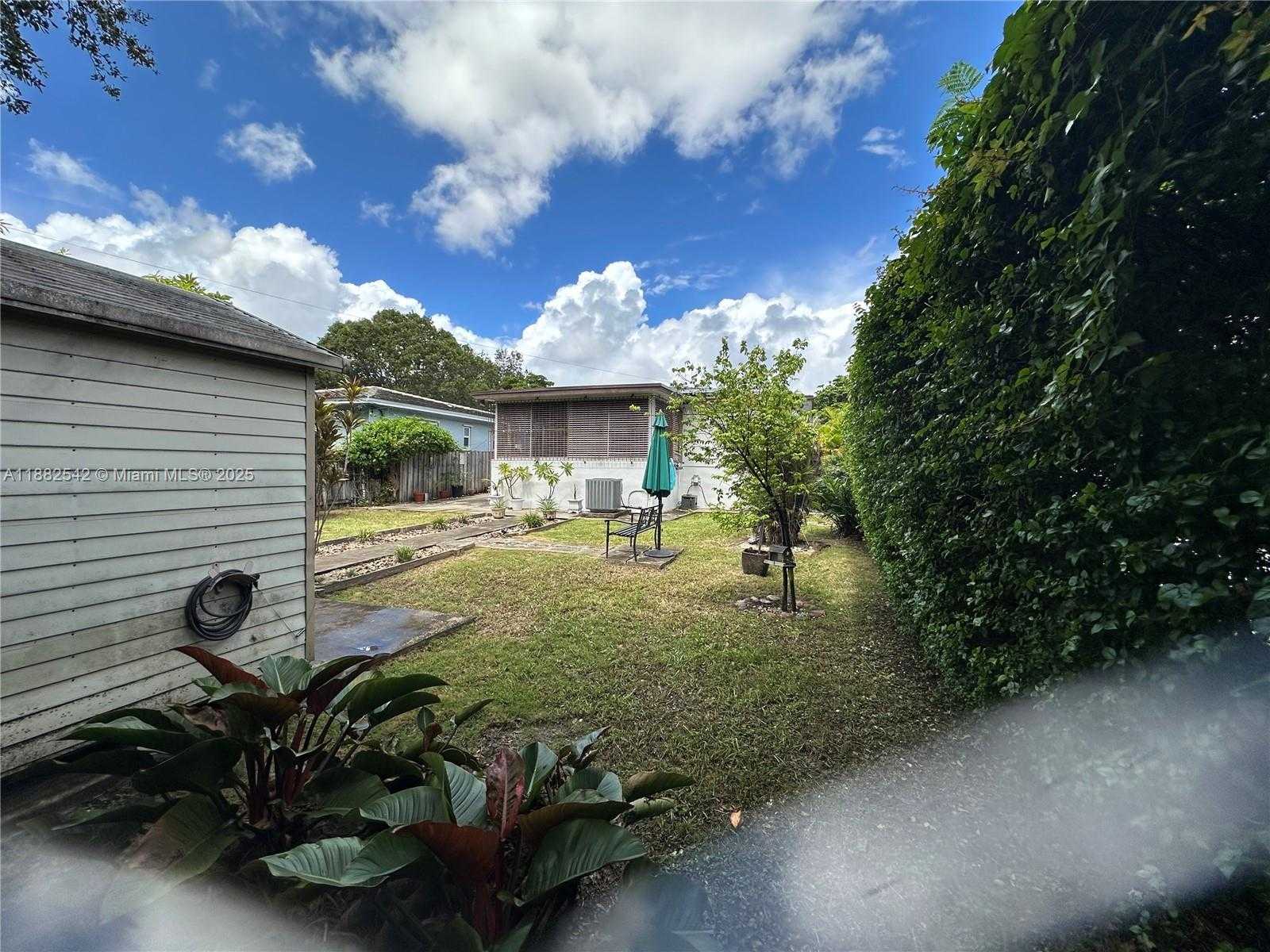 Small Image of 2270 SOUTH WEST 24TH ST, Miami Number 27