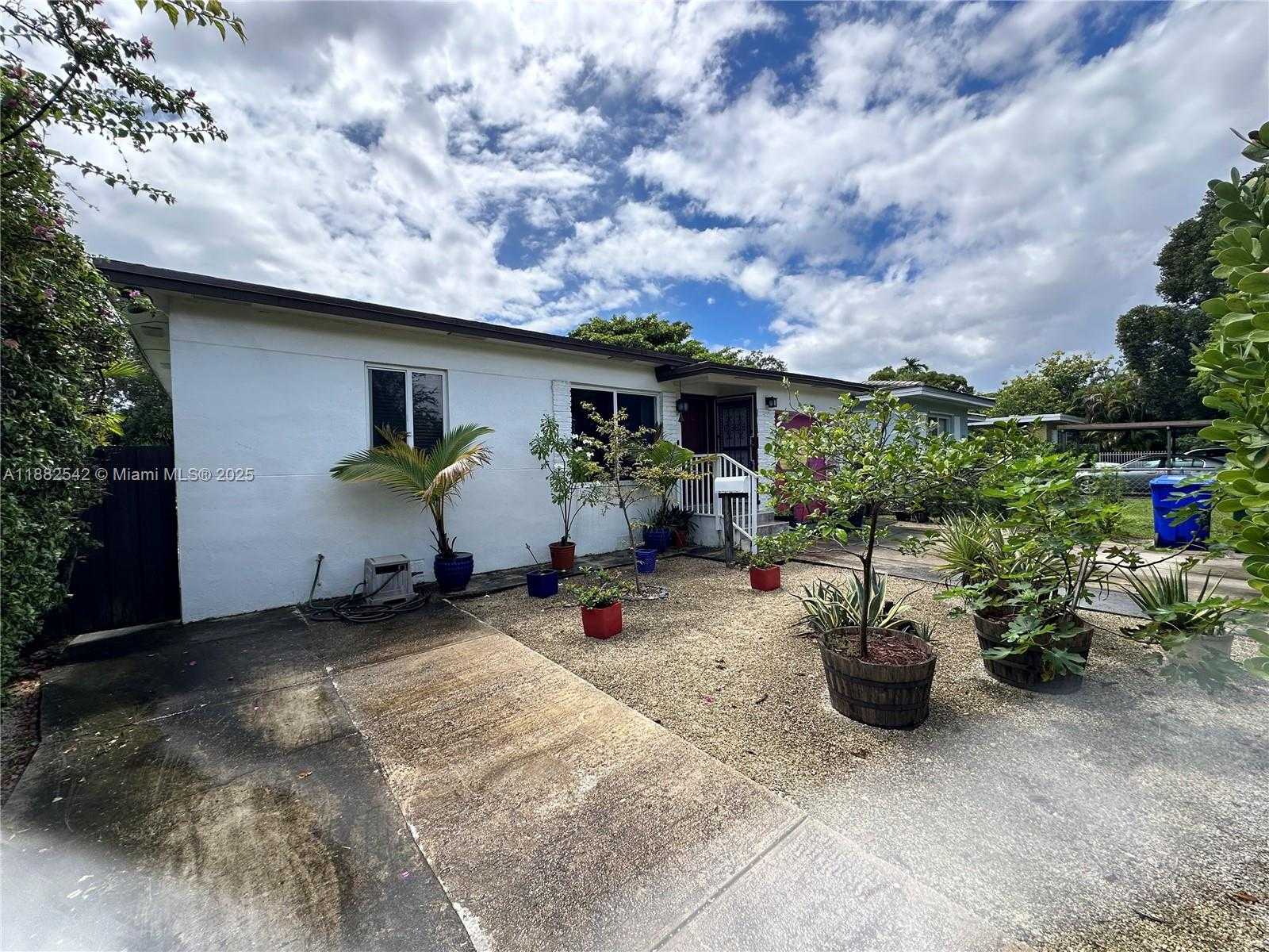 Small Image of 2270 SOUTH WEST 24TH ST, Miami Number 3