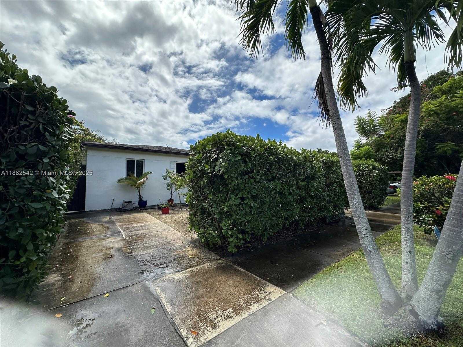 Small Image of 2270 SOUTH WEST 24TH ST, Miami Number 4