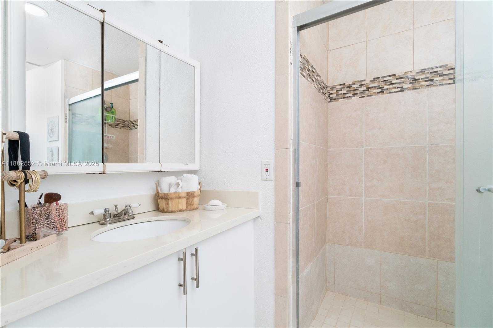 Small Image of 10013 SOUTH WEST 218TH ST, Cutler Bay Number 26