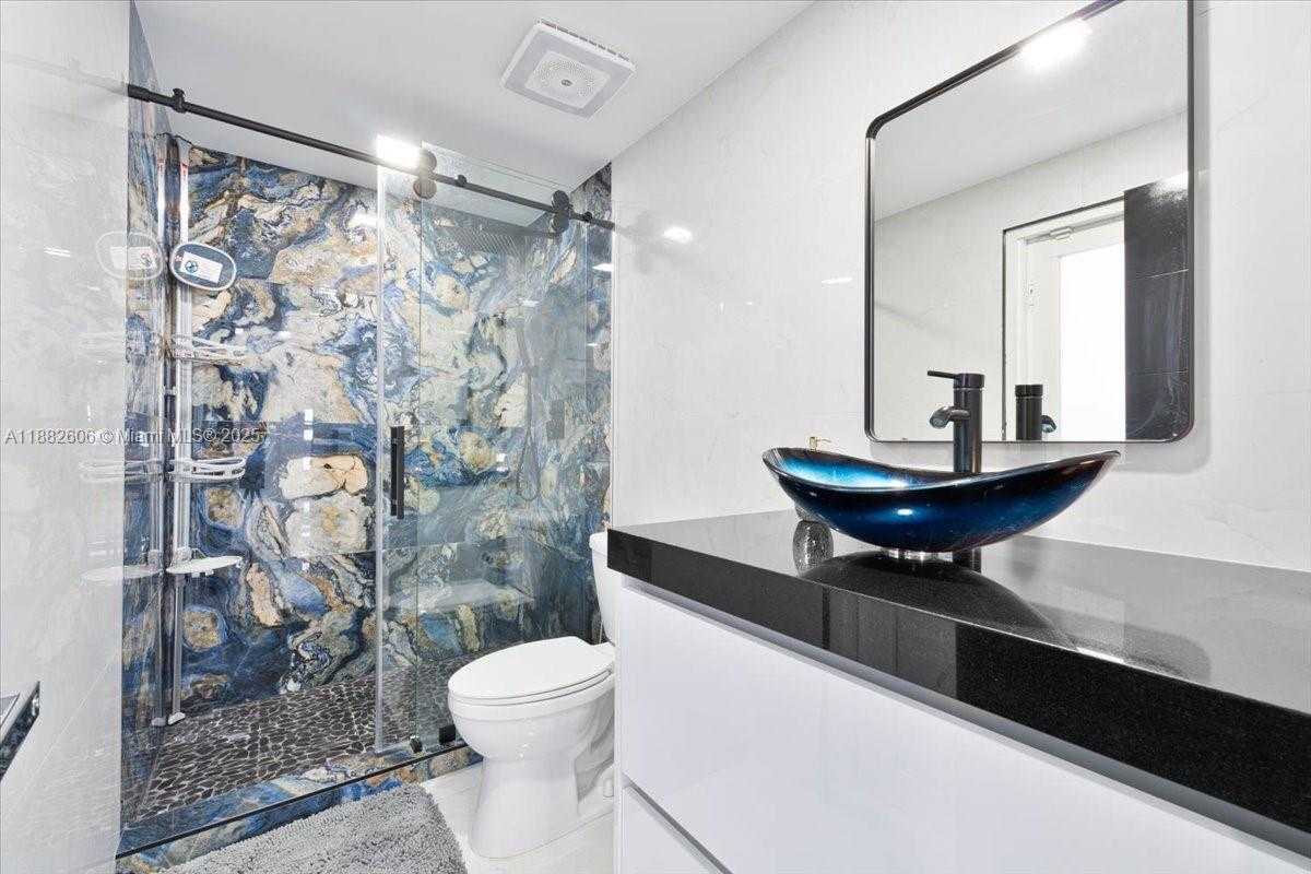 Small Image of 7220 NORTH OAKMONT DR, Hialeah Number 16