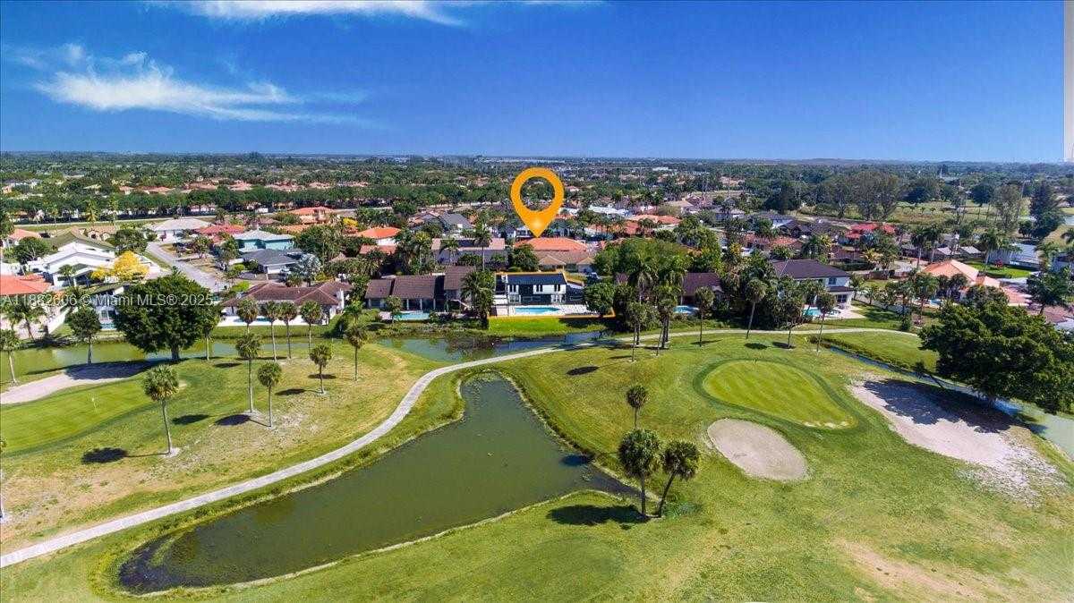 Small Image of 7220 NORTH OAKMONT DR, Hialeah Number 33