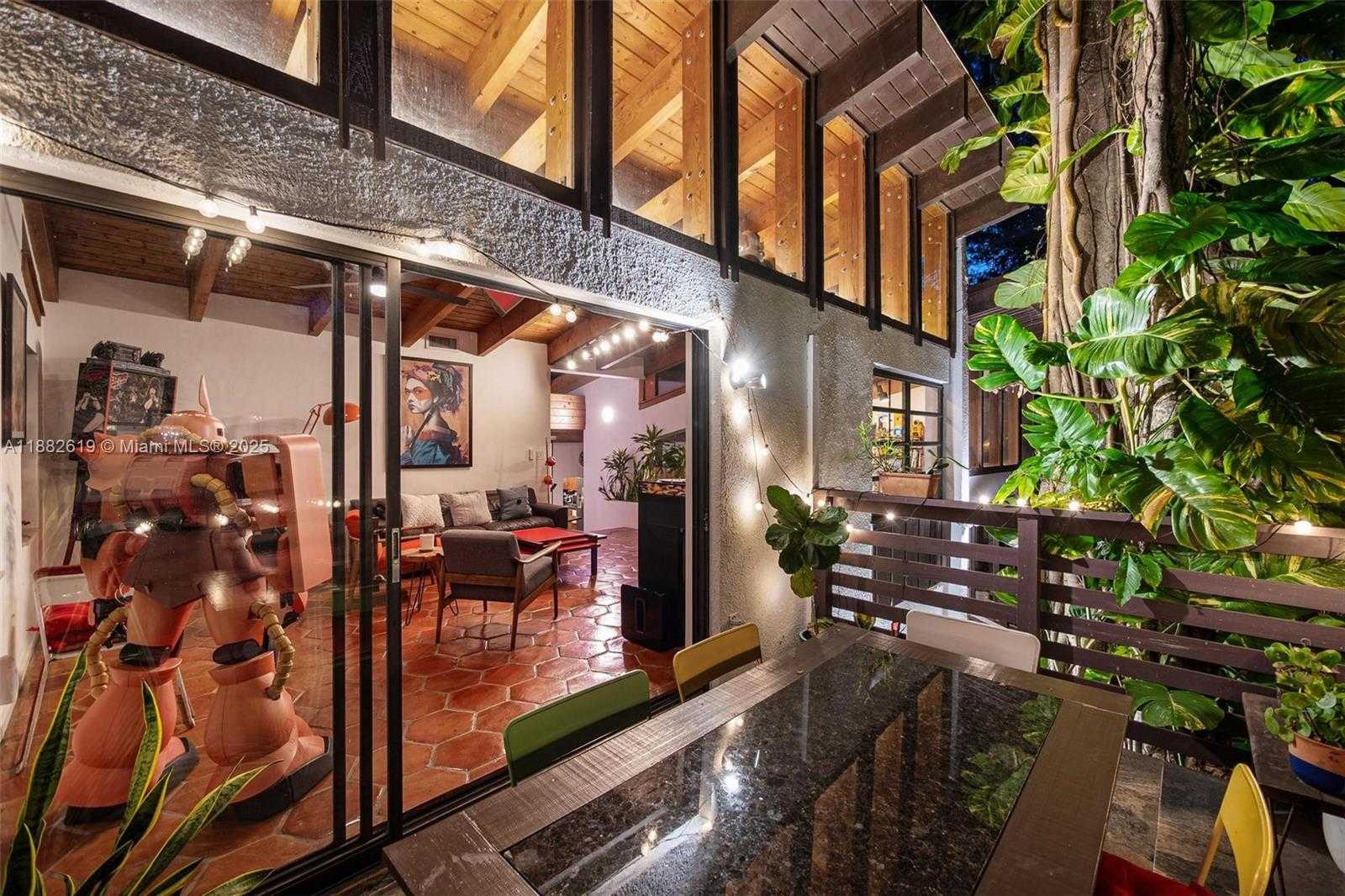 Small Image of 4141 PAMONA AVE, Miami Number 12