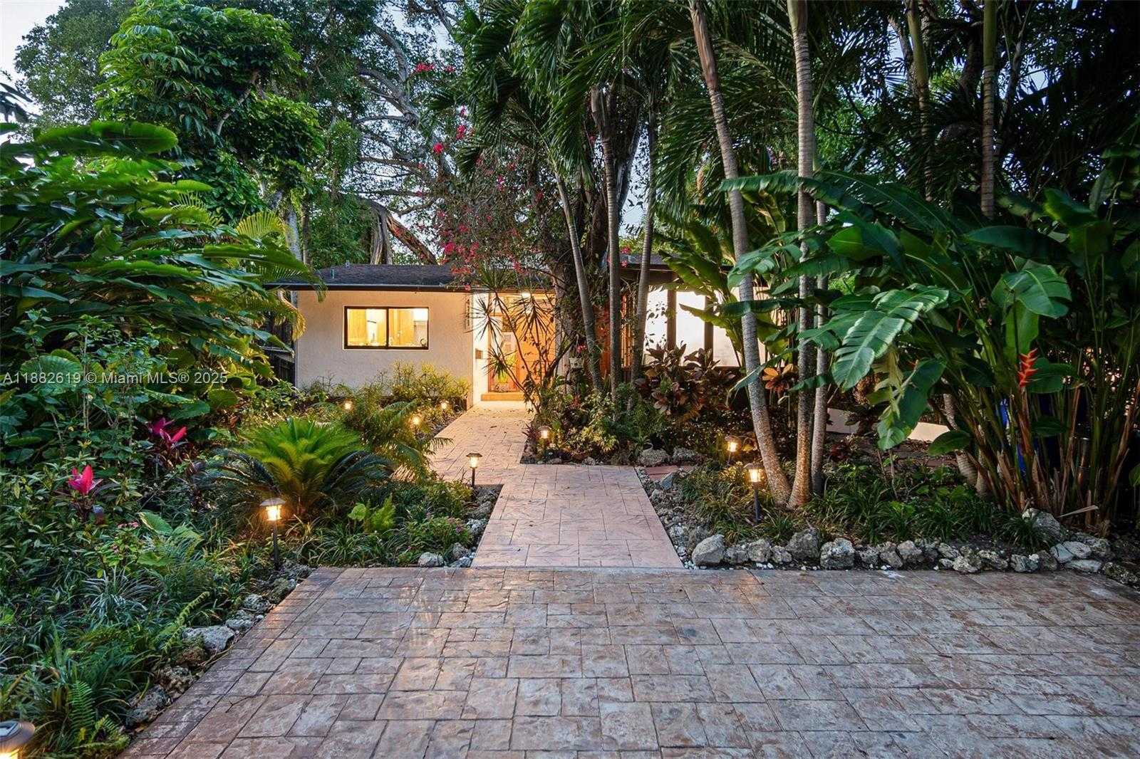 Small Image of 4141 PAMONA AVE, Miami Number 17