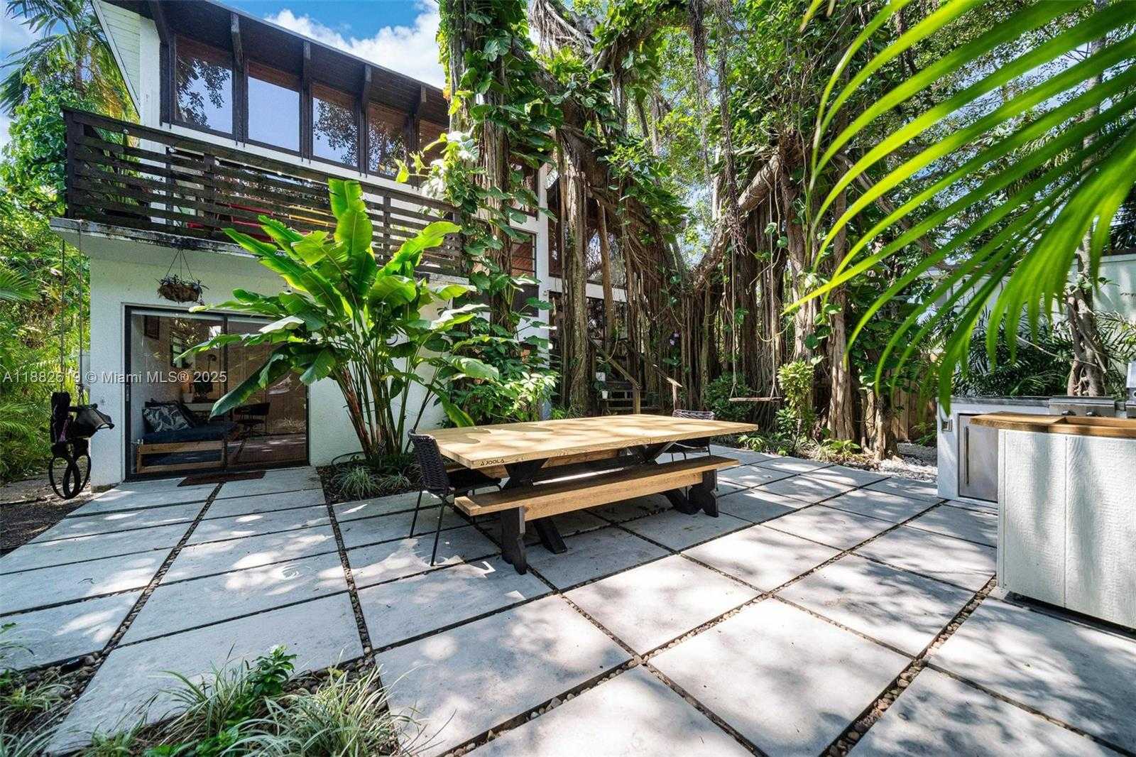 Small Image of 4141 PAMONA AVE, Miami Number 2