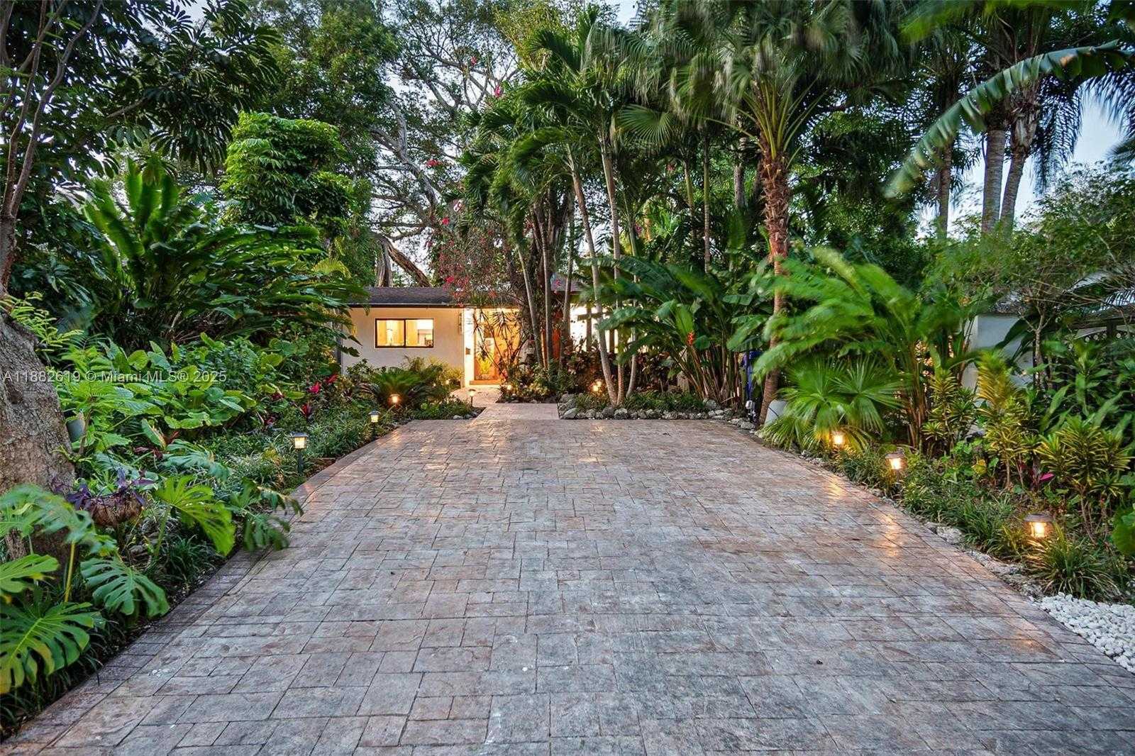 Small Image of 4141 PAMONA AVE, Miami Number 20