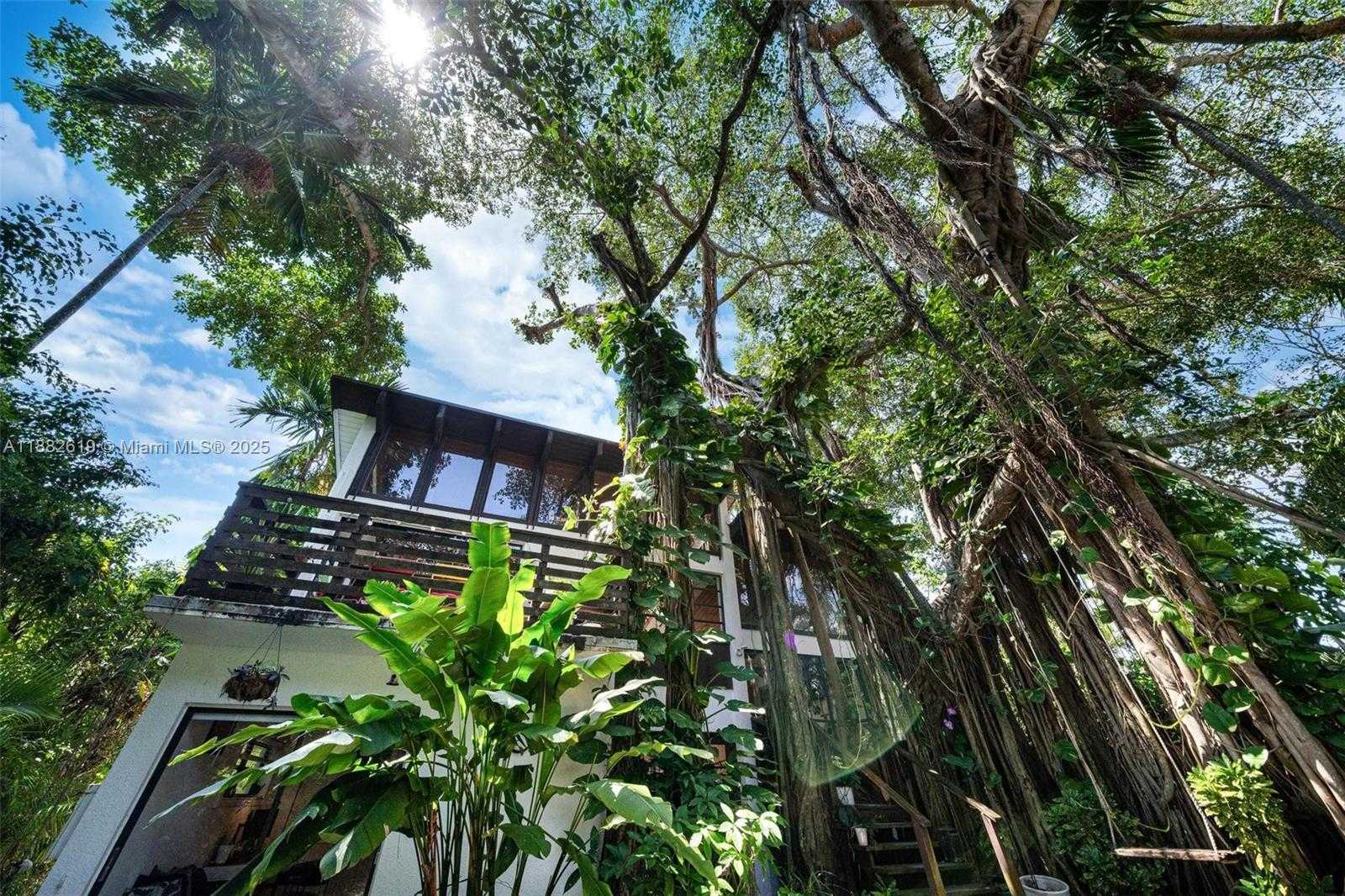 Small Image of 4141 PAMONA AVE, Miami Number 22