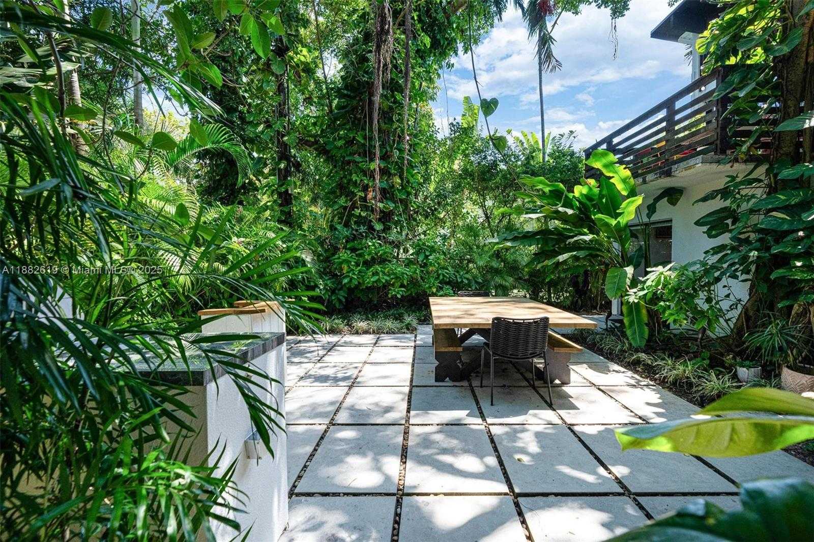 Small Image of 4141 PAMONA AVE, Miami Number 23