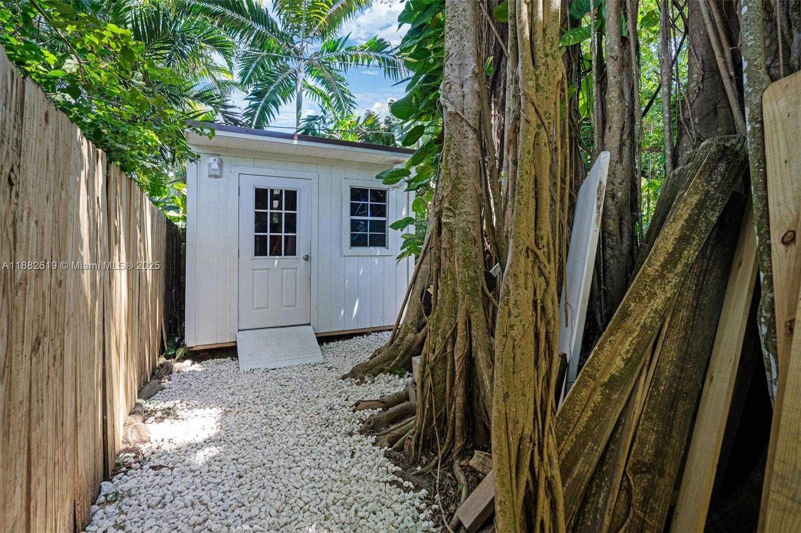 Small Image of 4141 PAMONA AVE, Miami Number 24