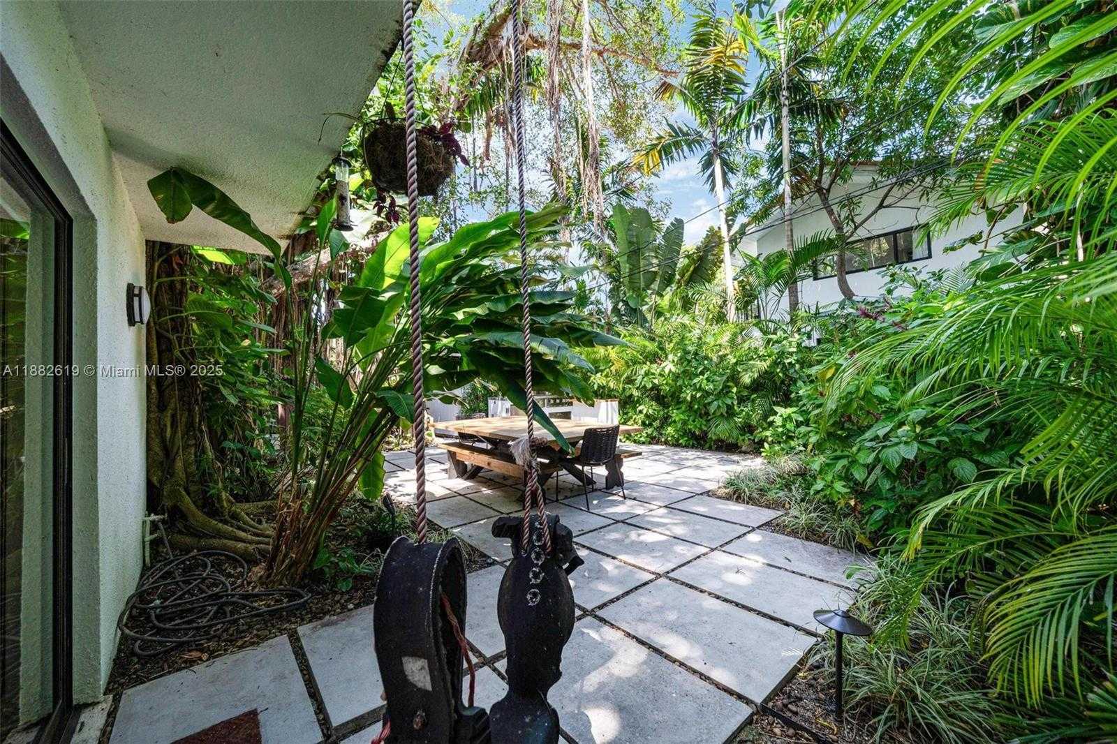 Small Image of 4141 PAMONA AVE, Miami Number 28