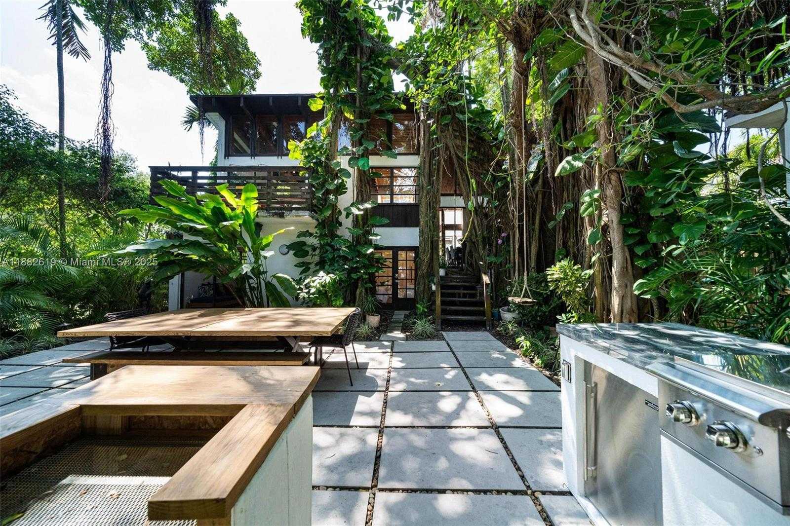 Small Image of 4141 PAMONA AVE, Miami Number 3
