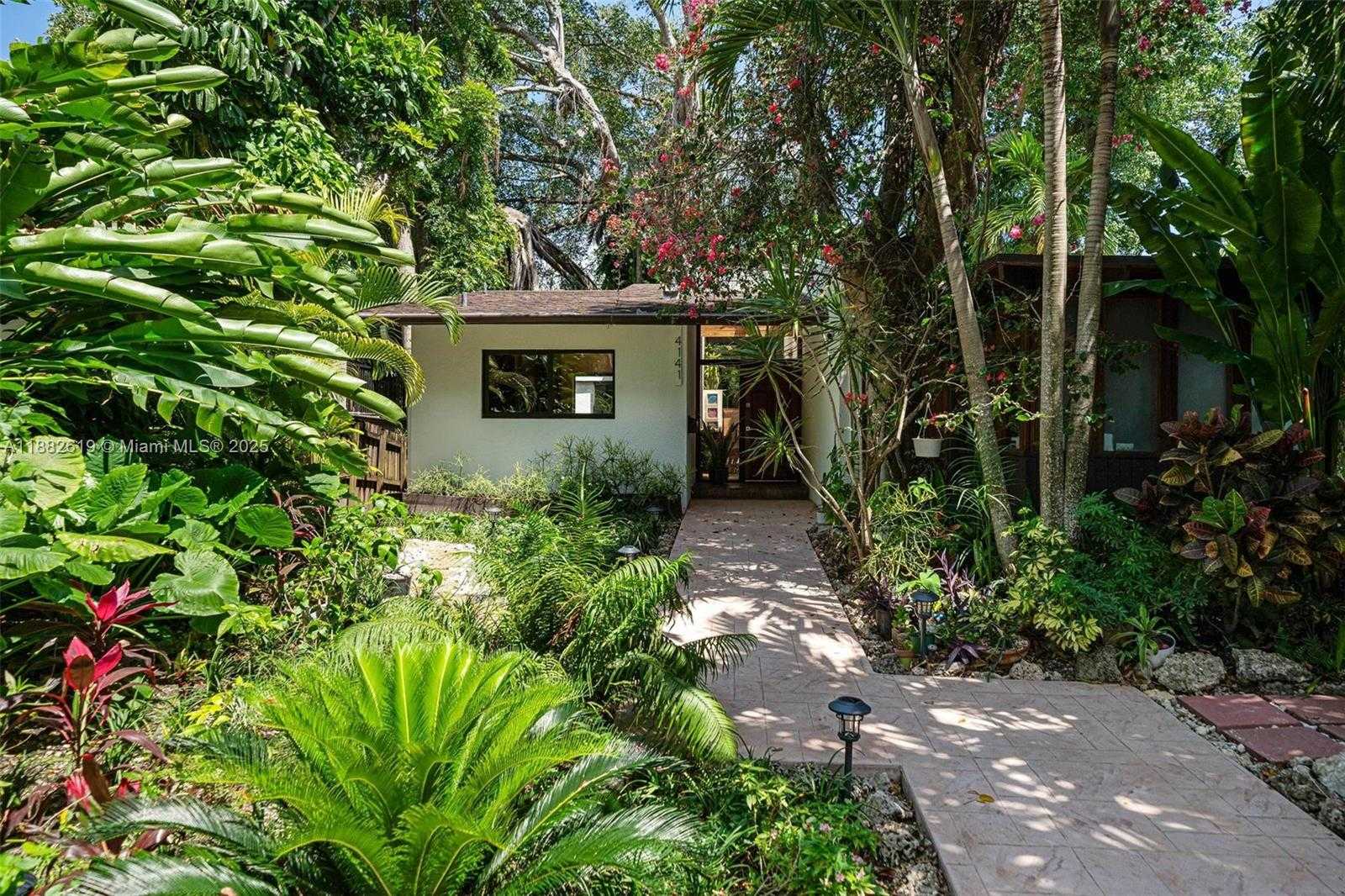 Small Image of 4141 PAMONA AVE, Miami Number 36