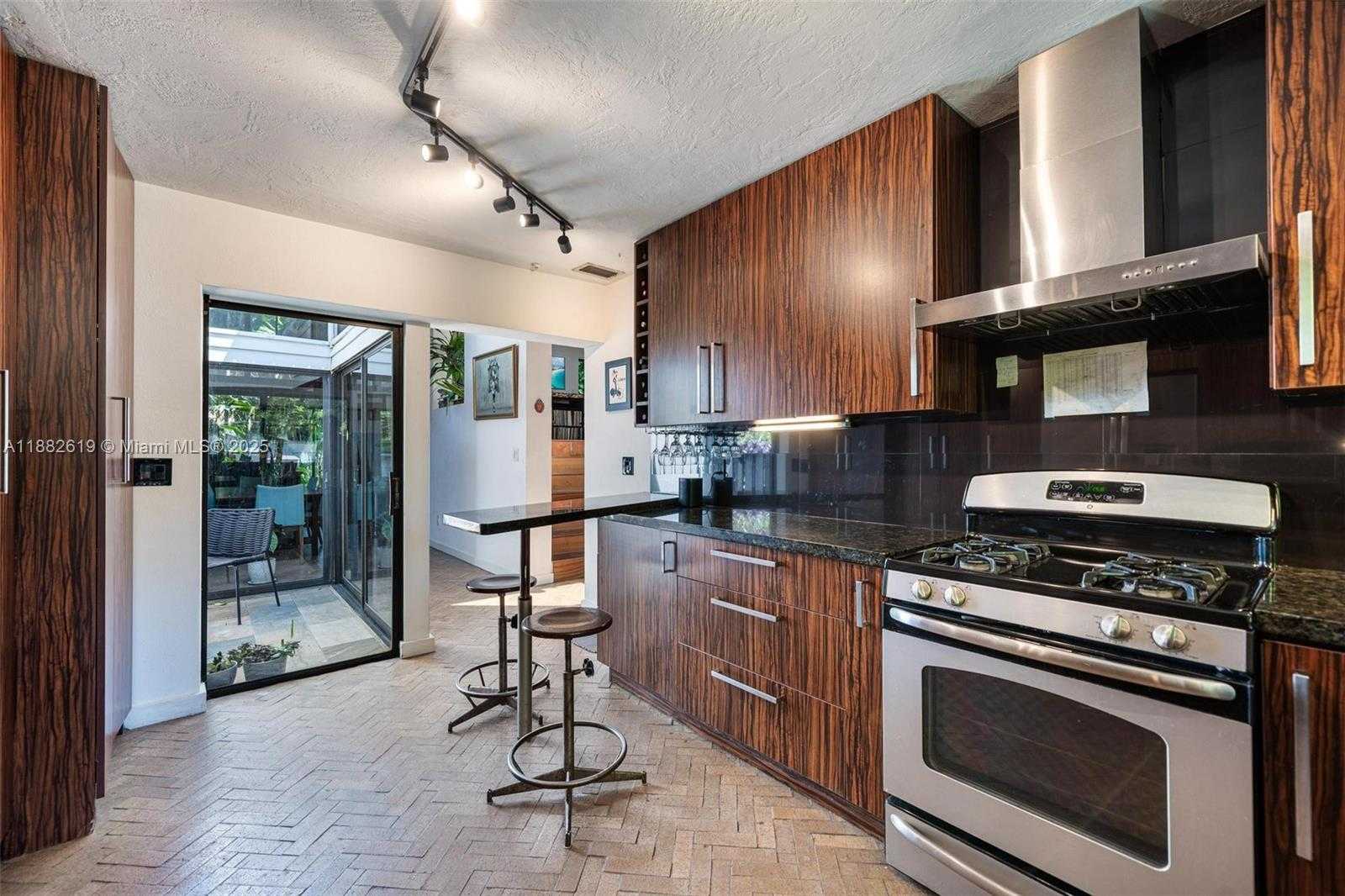 Small Image of 4141 PAMONA AVE, Miami Number 42