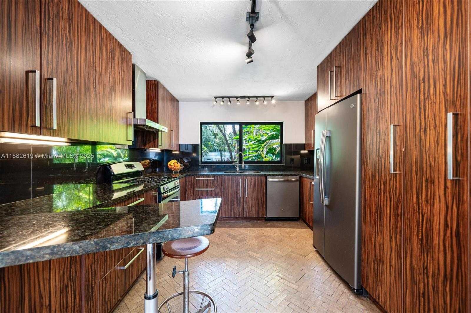 Small Image of 4141 PAMONA AVE, Miami Number 43