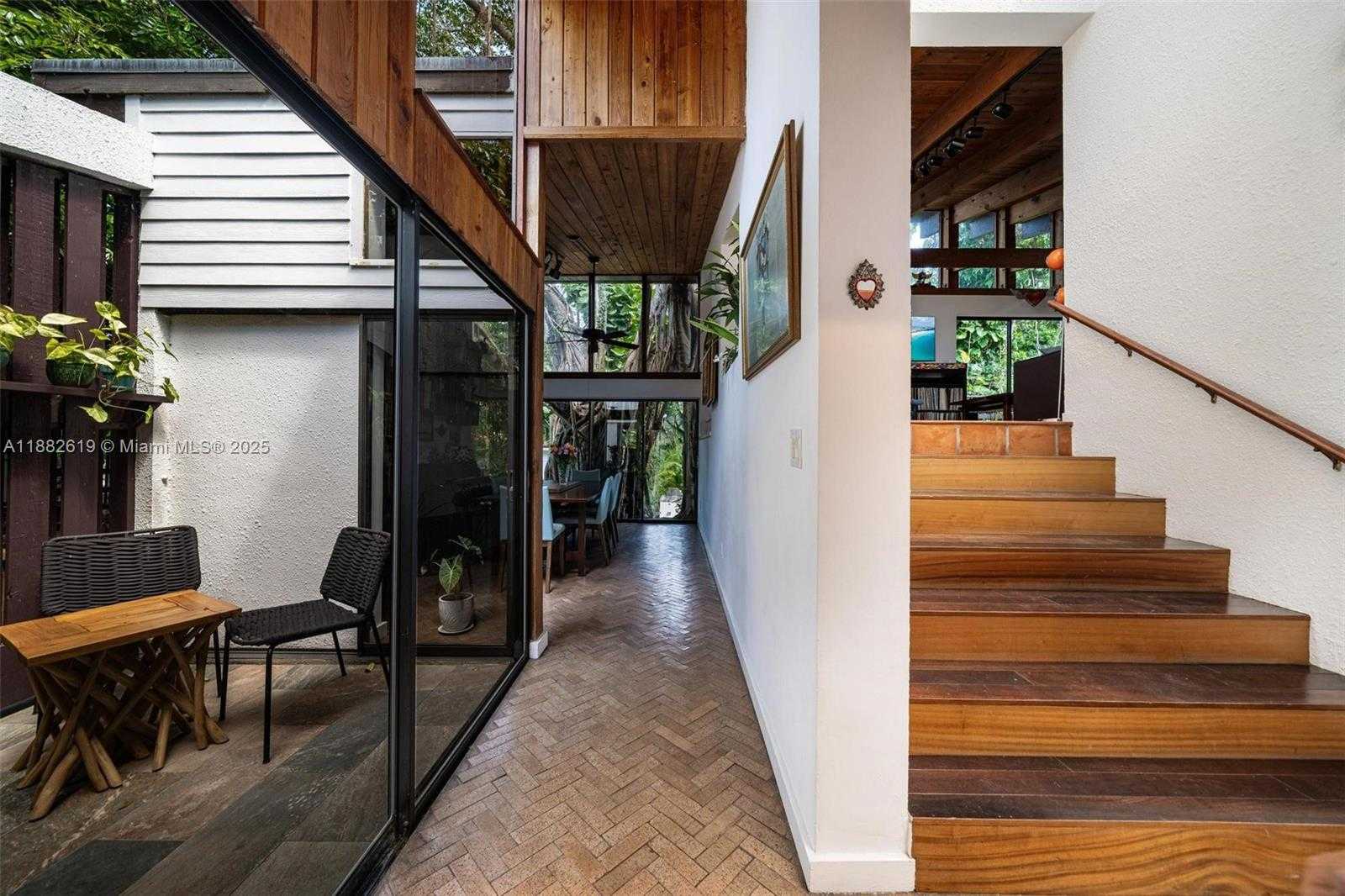 Small Image of 4141 PAMONA AVE, Miami Number 5