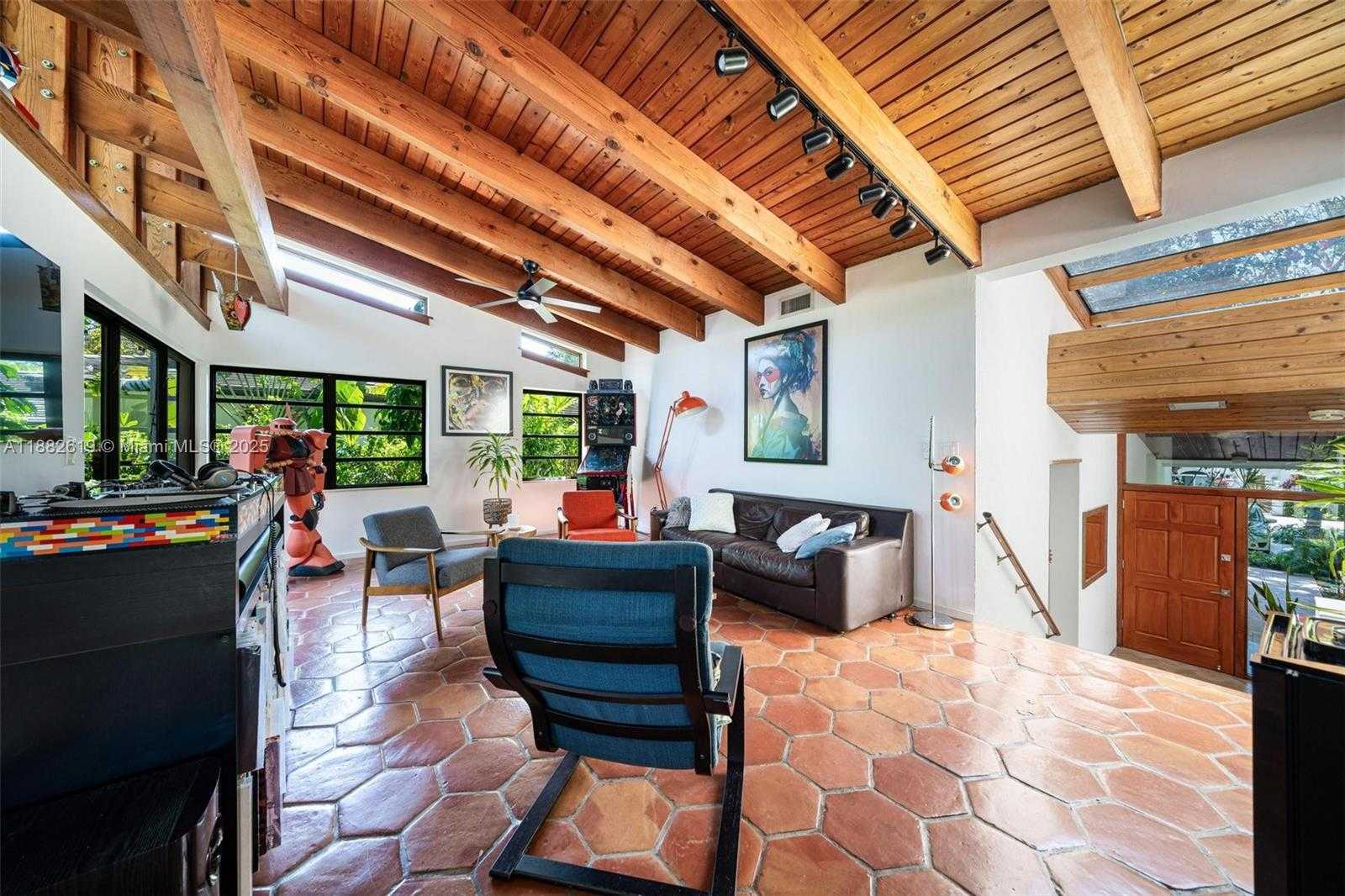 Small Image of 4141 PAMONA AVE, Miami Number 55