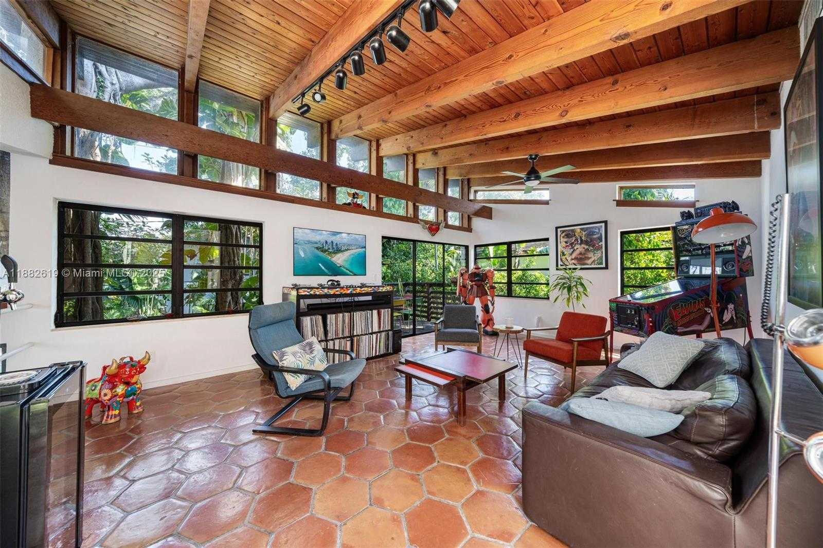Small Image of 4141 PAMONA AVE, Miami Number 56