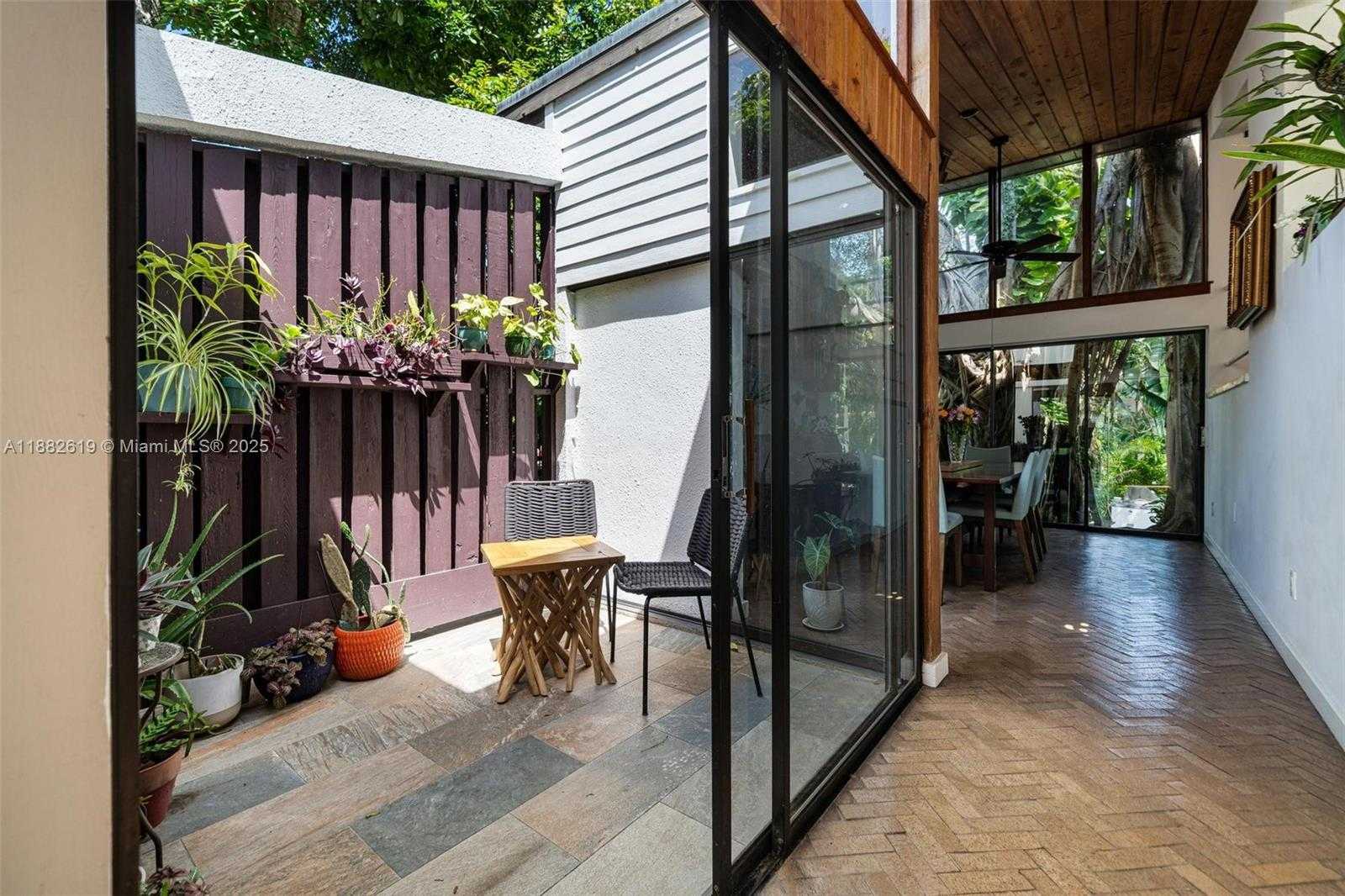 Small Image of 4141 PAMONA AVE, Miami Number 6