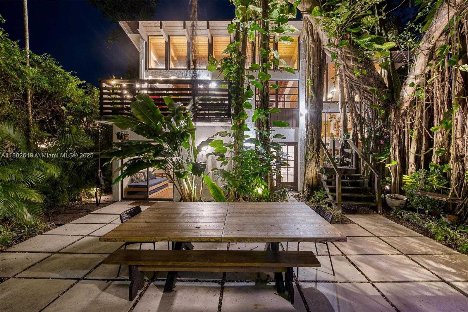 Small Image of 4141 PAMONA AVE, Miami Number 8