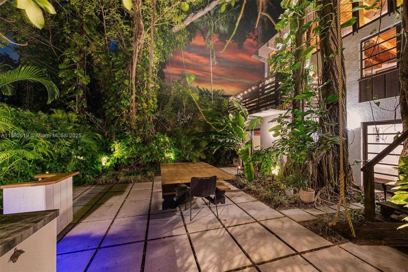 Small Image of 4141 PAMONA AVE, Miami Number 9