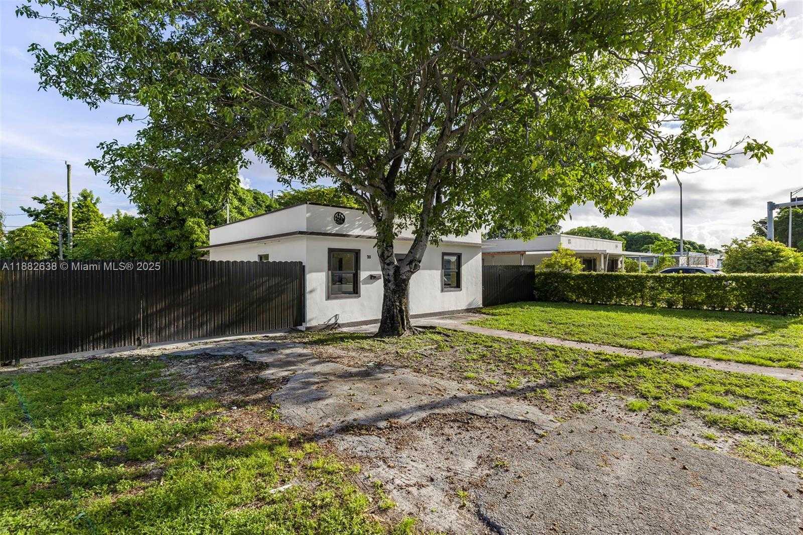 Small Image of 783 EAST 17TH ST, Hialeah Number 2