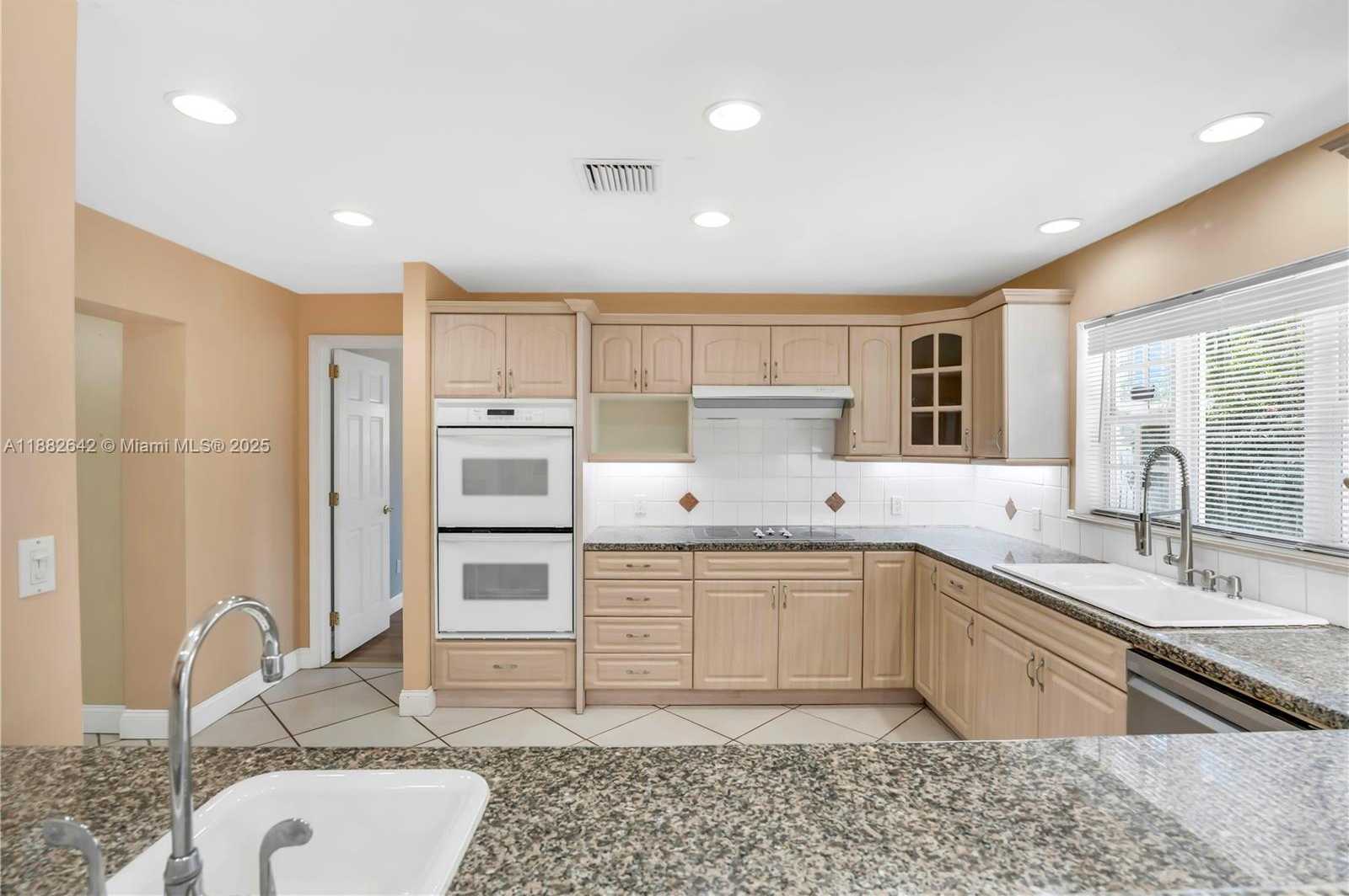 Small Image of 350 190TH ST, Sunny Isles Beach Number 5