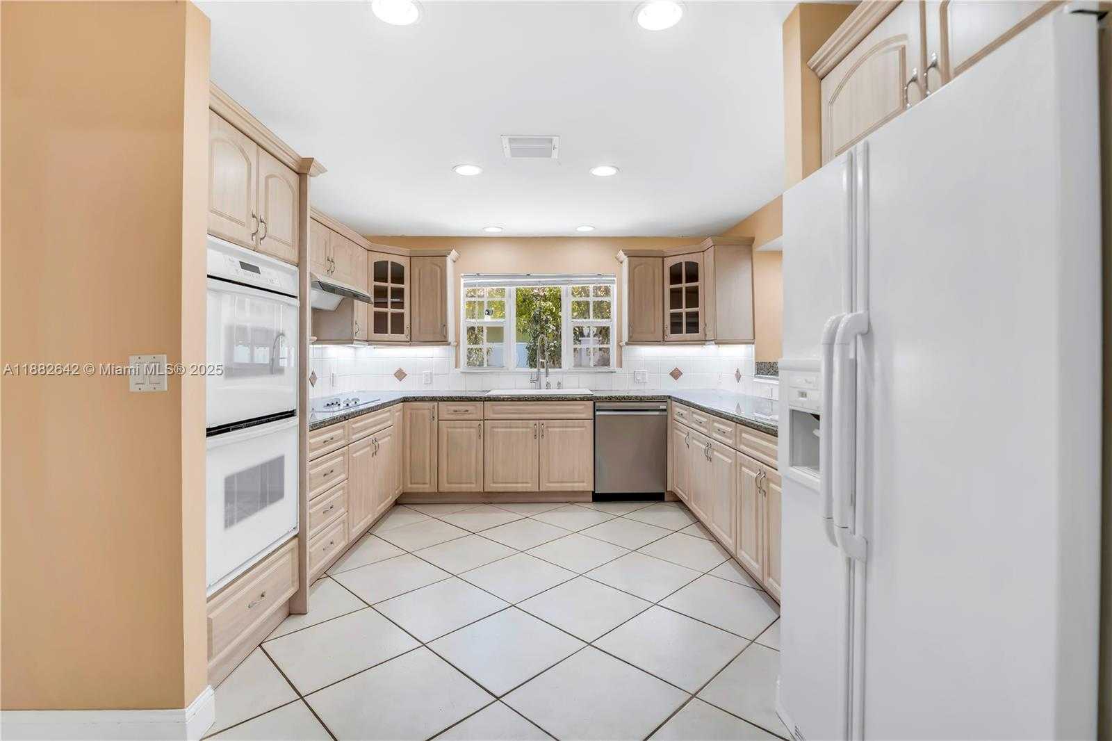 Small Image of 350 190TH ST, Sunny Isles Beach Number 7