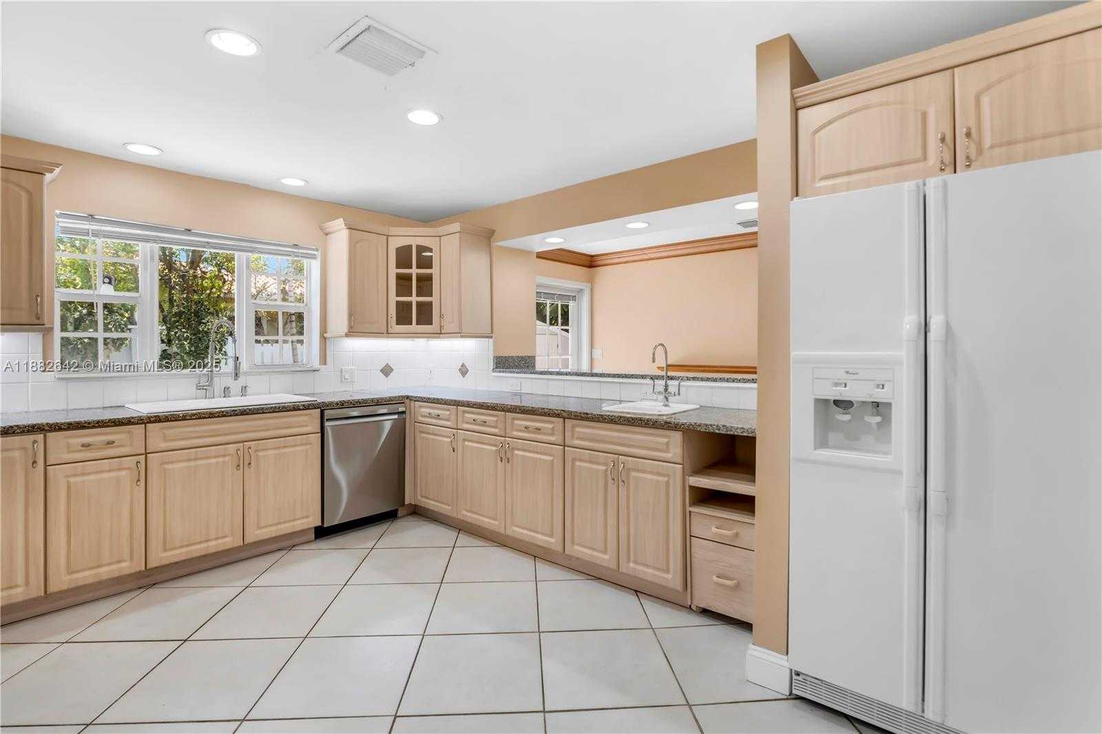 Small Image of 350 190TH ST, Sunny Isles Beach Number 8