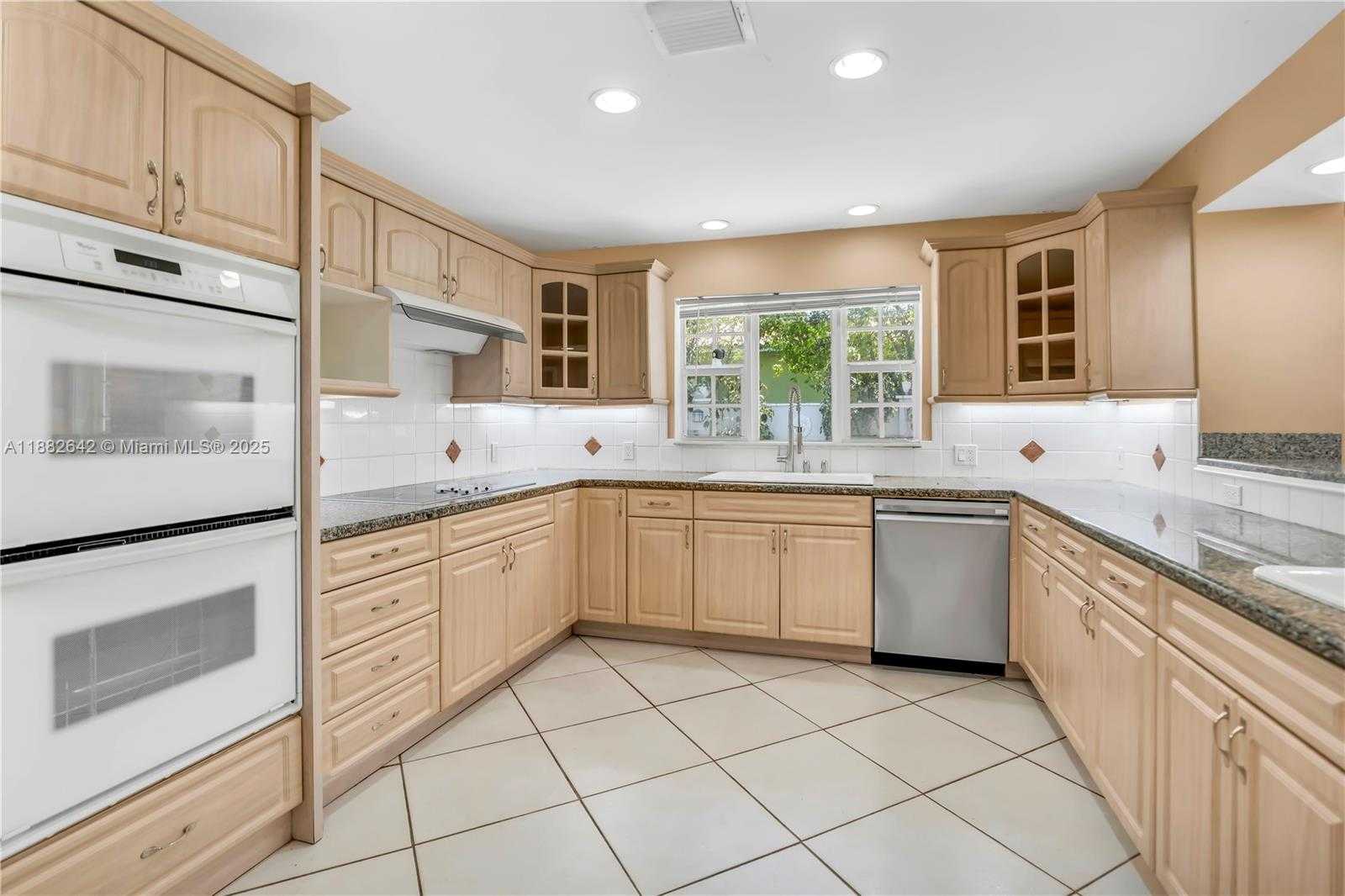 Small Image of 350 190TH ST, Sunny Isles Beach Number 9