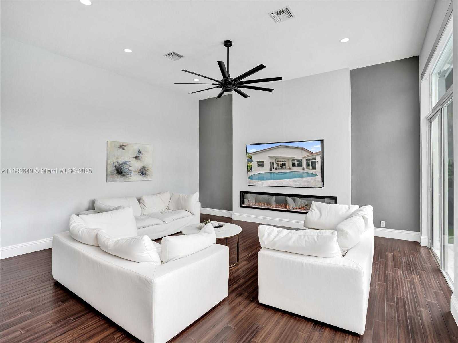 Small Image of 2496 EAGLE RUN DRIVE, Weston Number 39