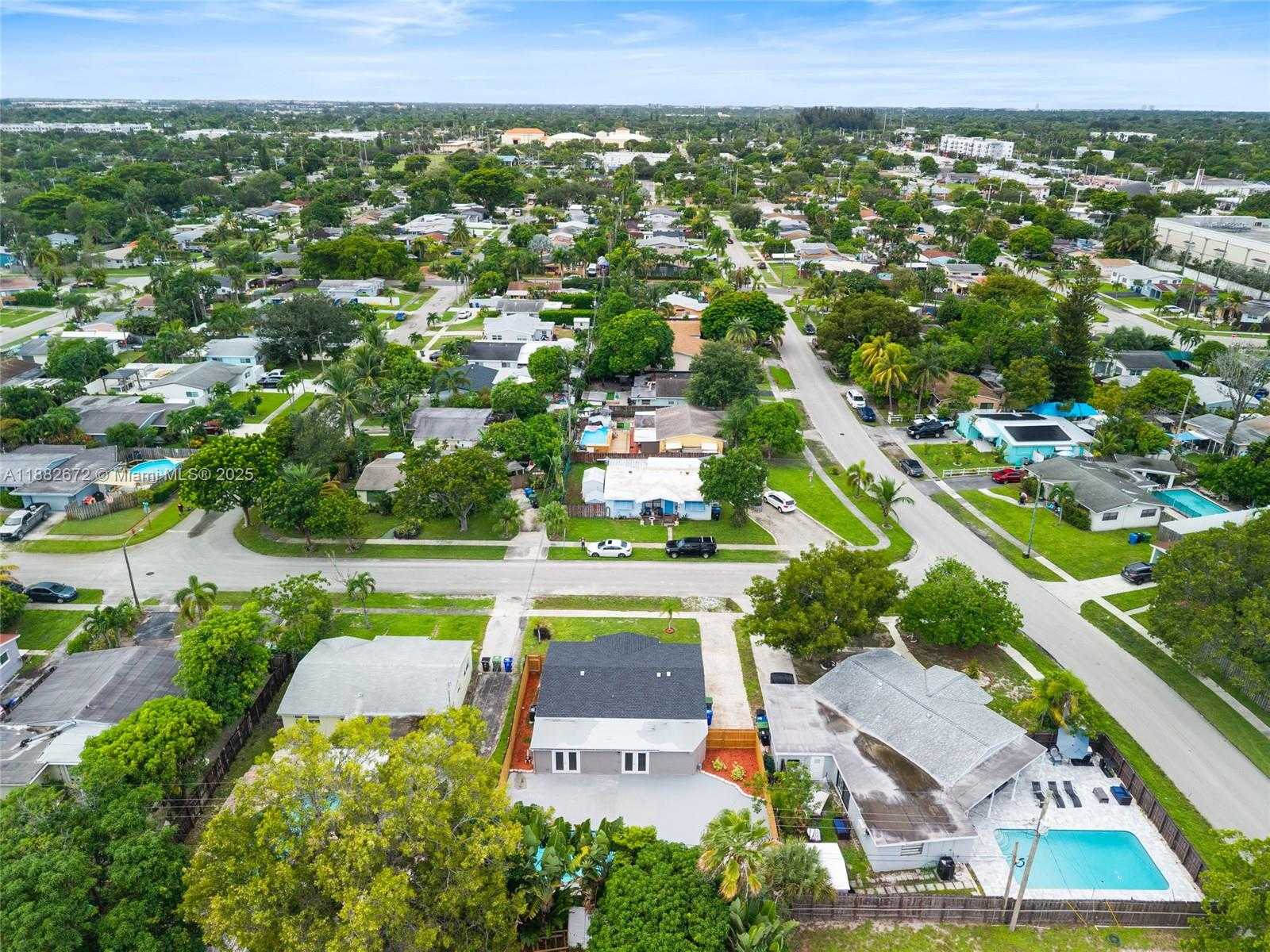 Small Image of 1410 SOUTH WEST 34TH TER, Fort Lauderdale Number 3