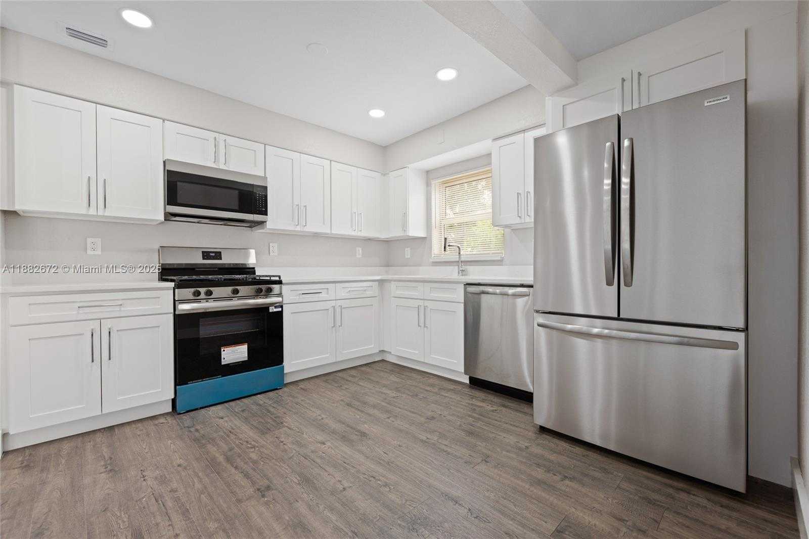 Small Image of 1410 SOUTH WEST 34TH TER, Fort Lauderdale Number 7
