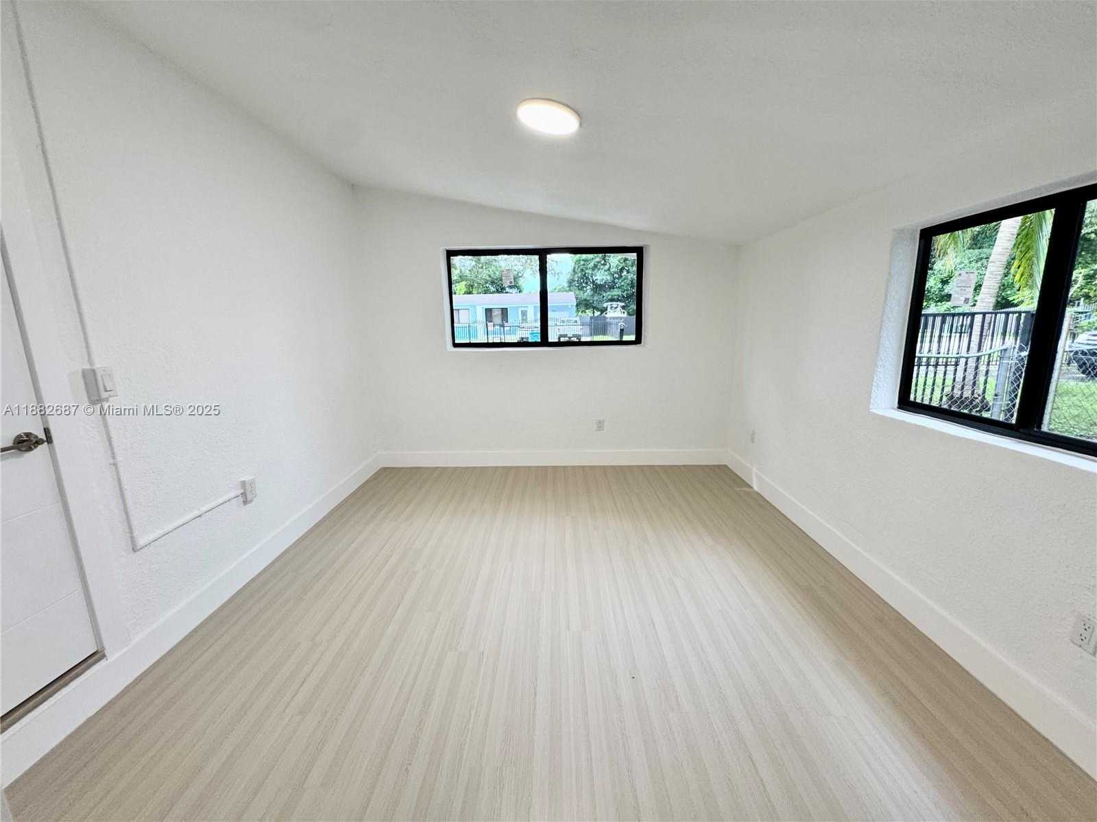 Small Image of 3101 NORTH WEST 164TH TER, Miami Gardens Number 25