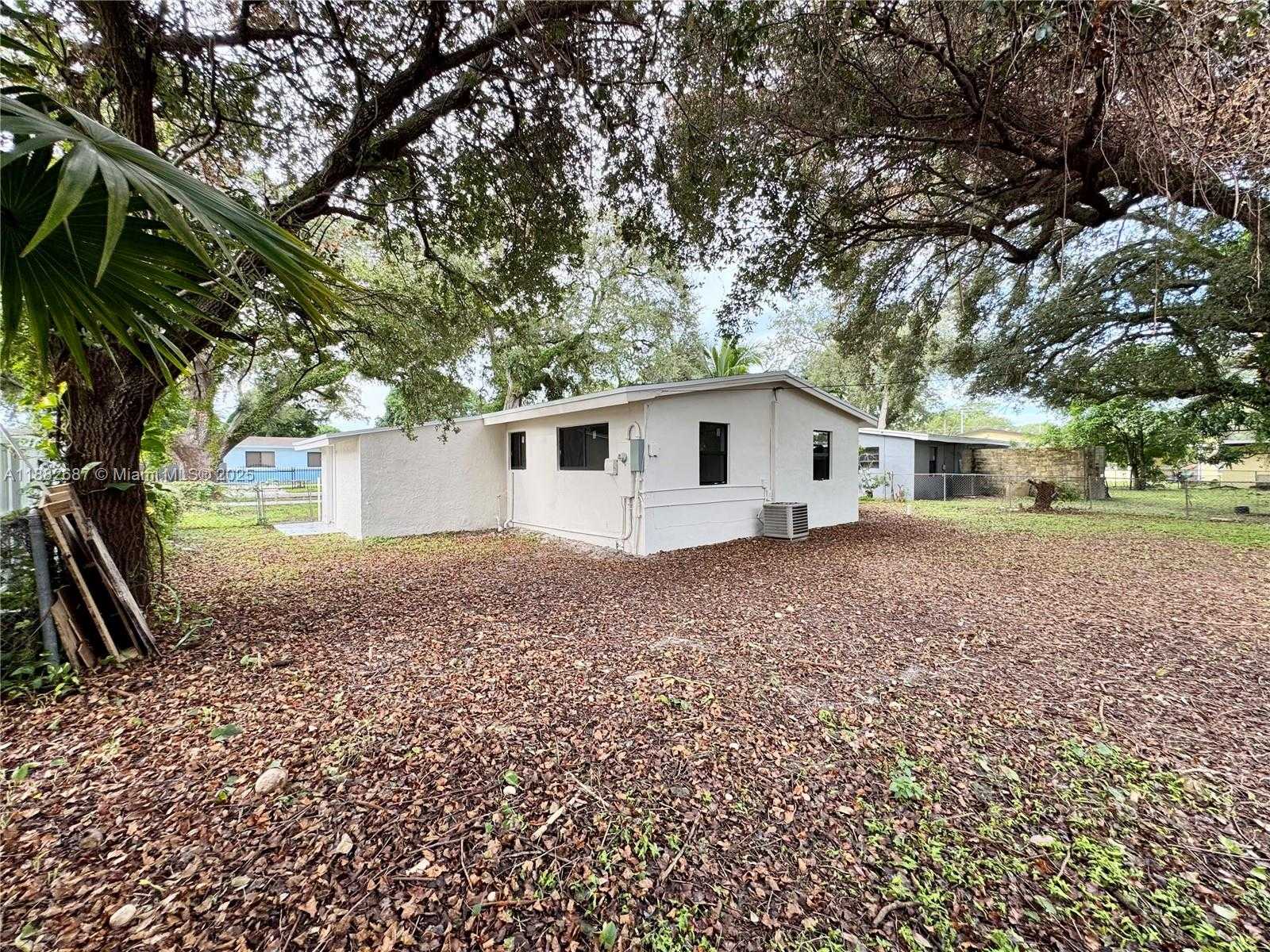 Small Image of 3101 NORTH WEST 164TH TER, Miami Gardens Number 29