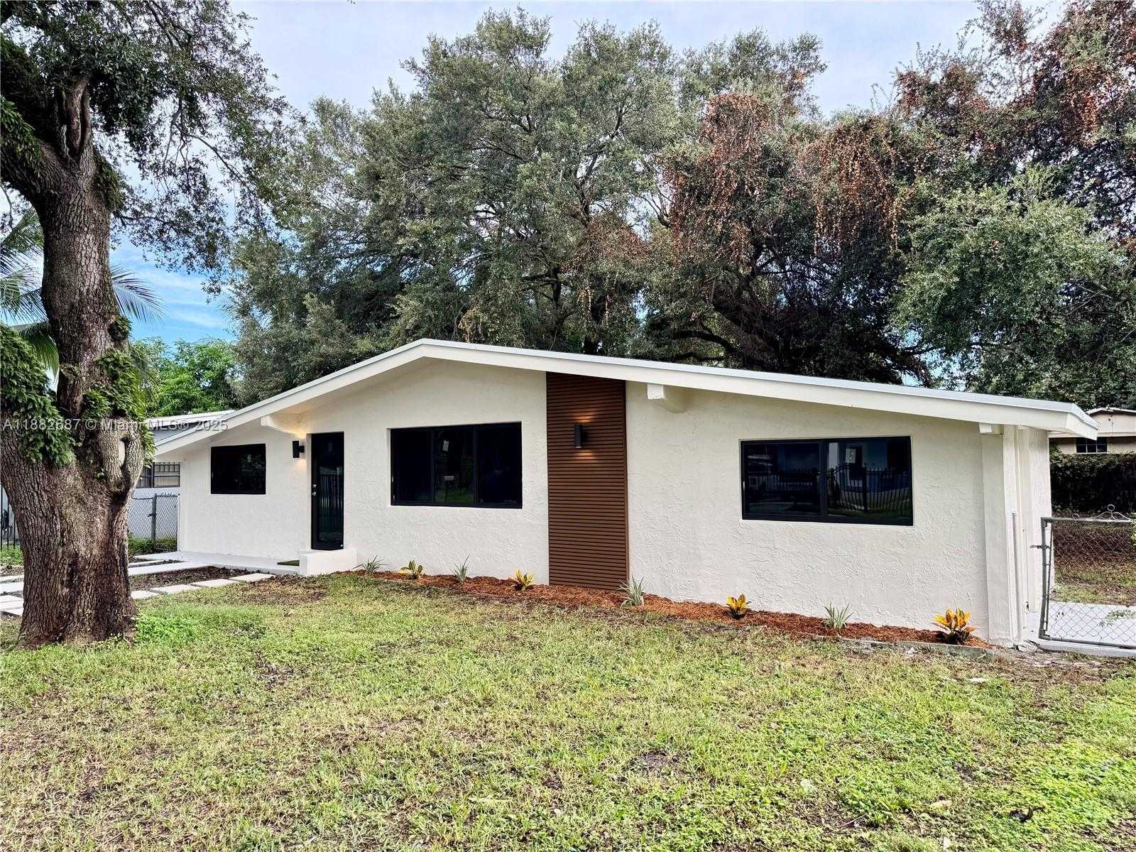 Small Image of 3101 NORTH WEST 164TH TER, Miami Gardens Number 5
