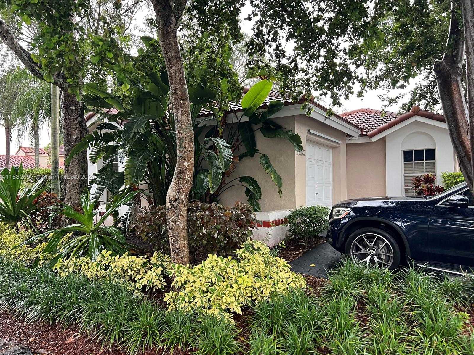 Small Image of 1321 NORTH SEAGRAPE CIRCLE, Weston Number 2