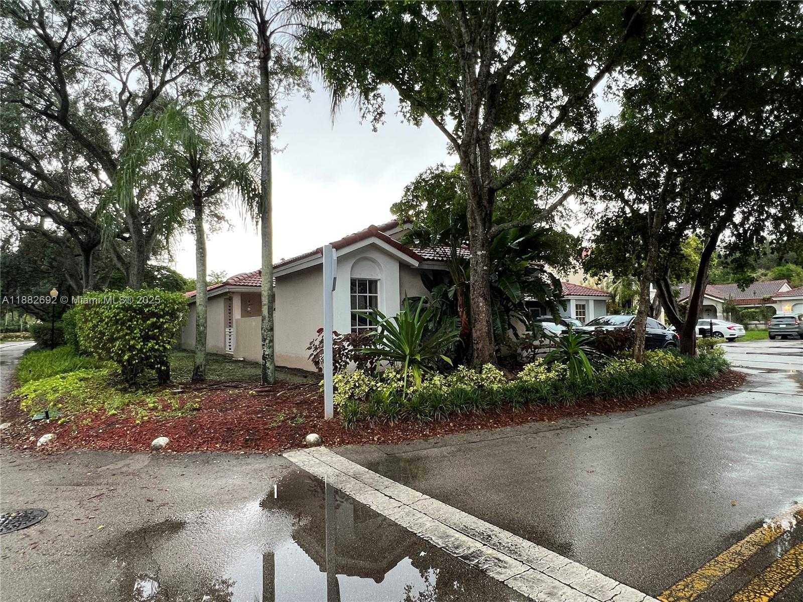 Small Image of 1321 NORTH SEAGRAPE CIRCLE, Weston Number 3