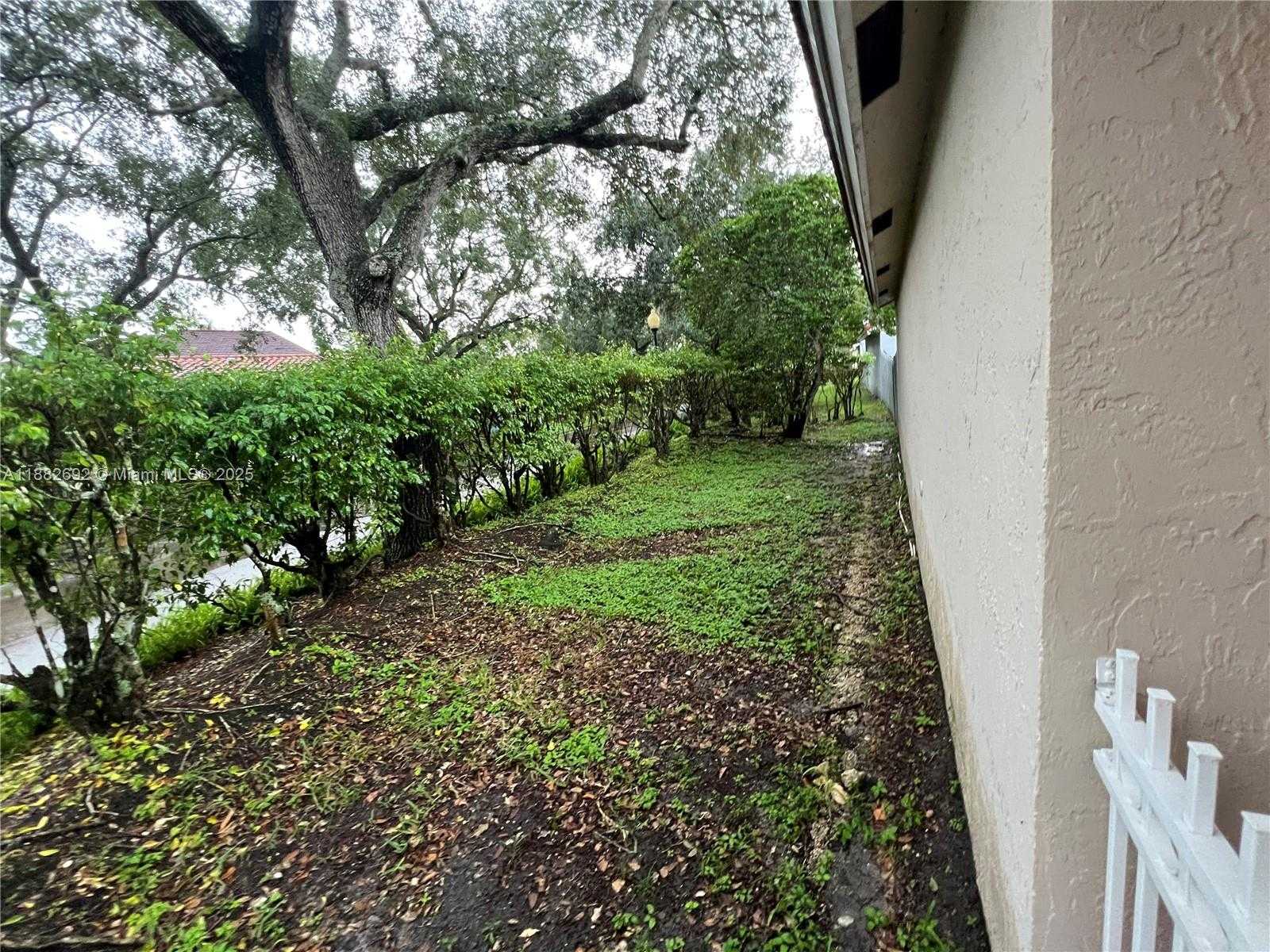 Small Image of 1321 NORTH SEAGRAPE CIRCLE, Weston Number 6