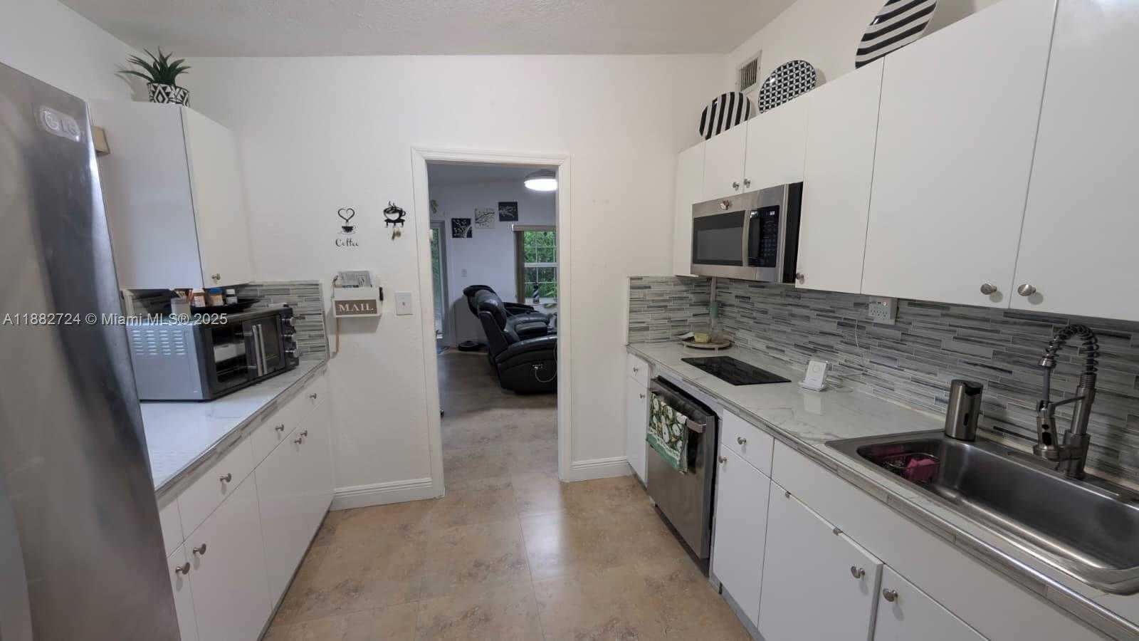 Small Image of 13800 NORTH WEST 2ND AVE, North Miami Number 10