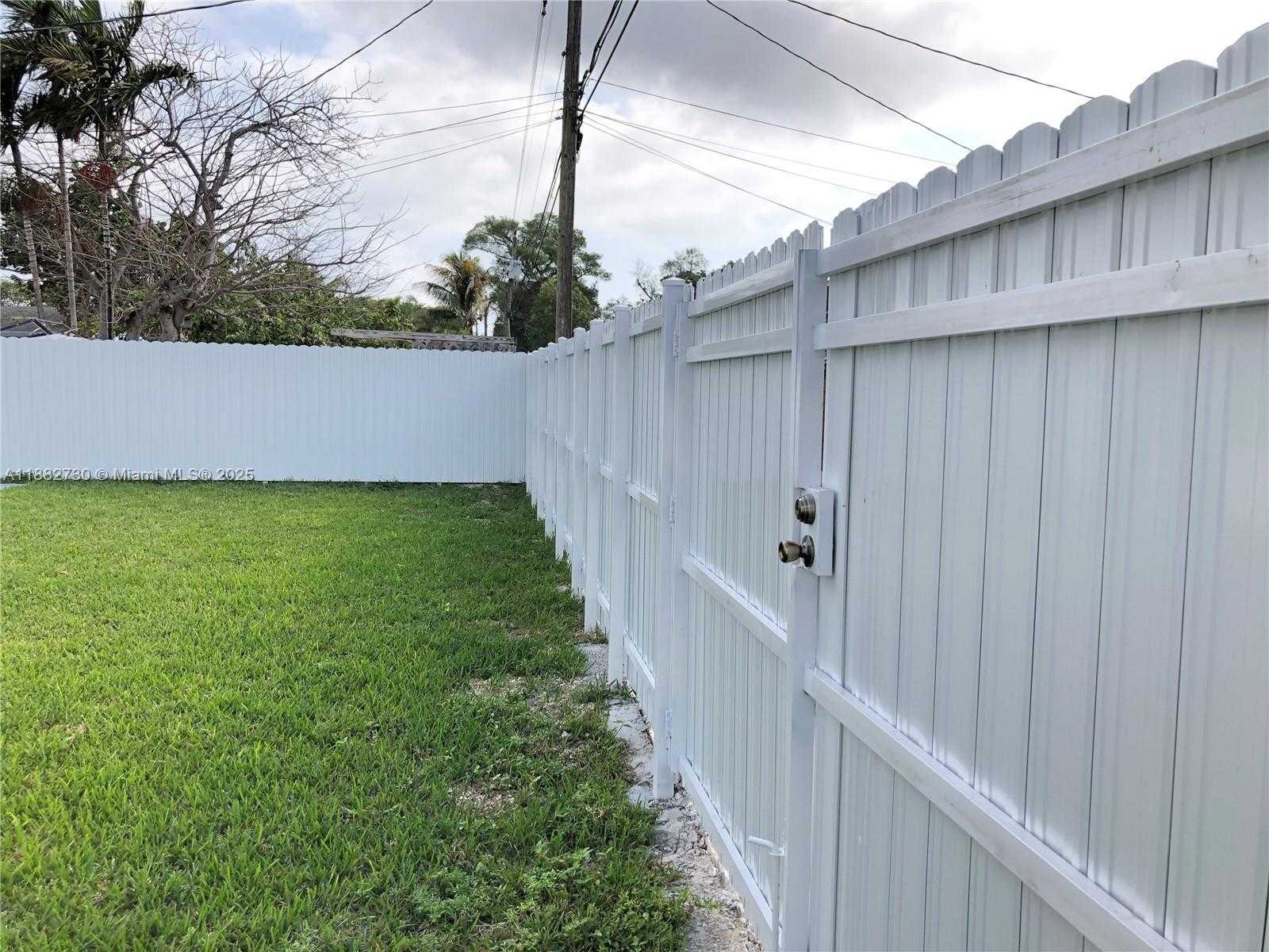 Small Image of North Miami Beach Number 31