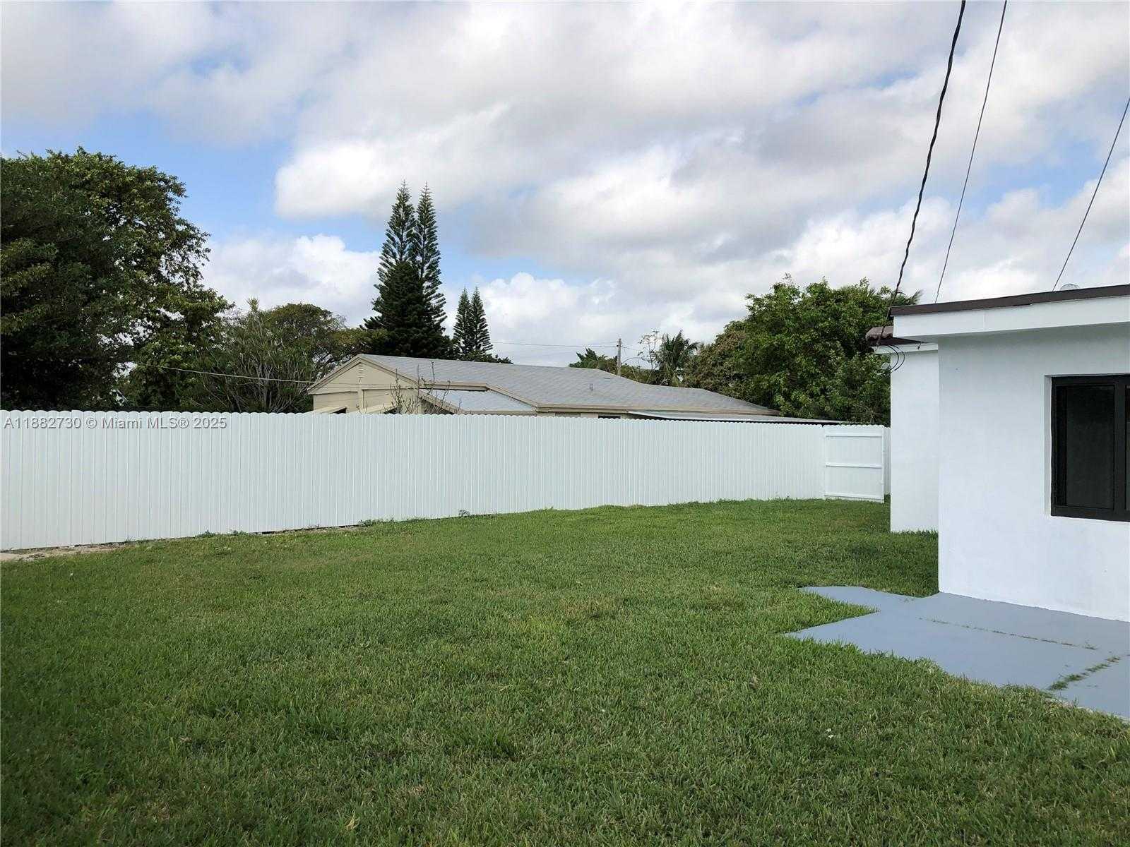 Small Image of North Miami Beach Number 33