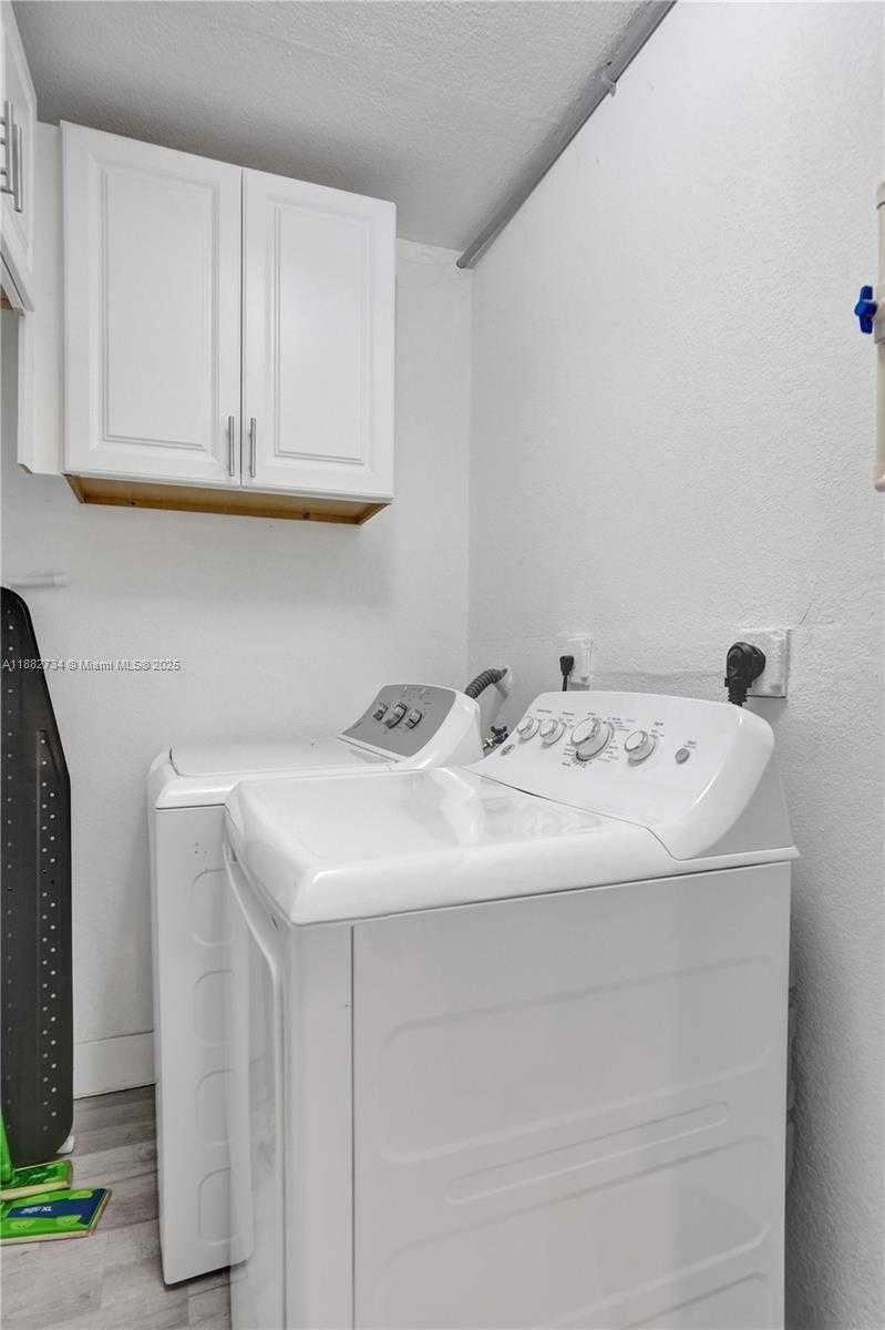 Small Image of 2281 SOUTH WEST 15TH ST, Fort Lauderdale Number 28