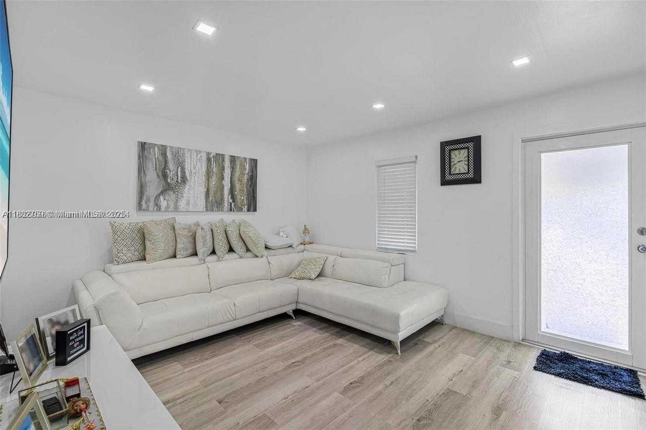 Small Image of 4590 EAST 9TH COURT, Hialeah Number 5