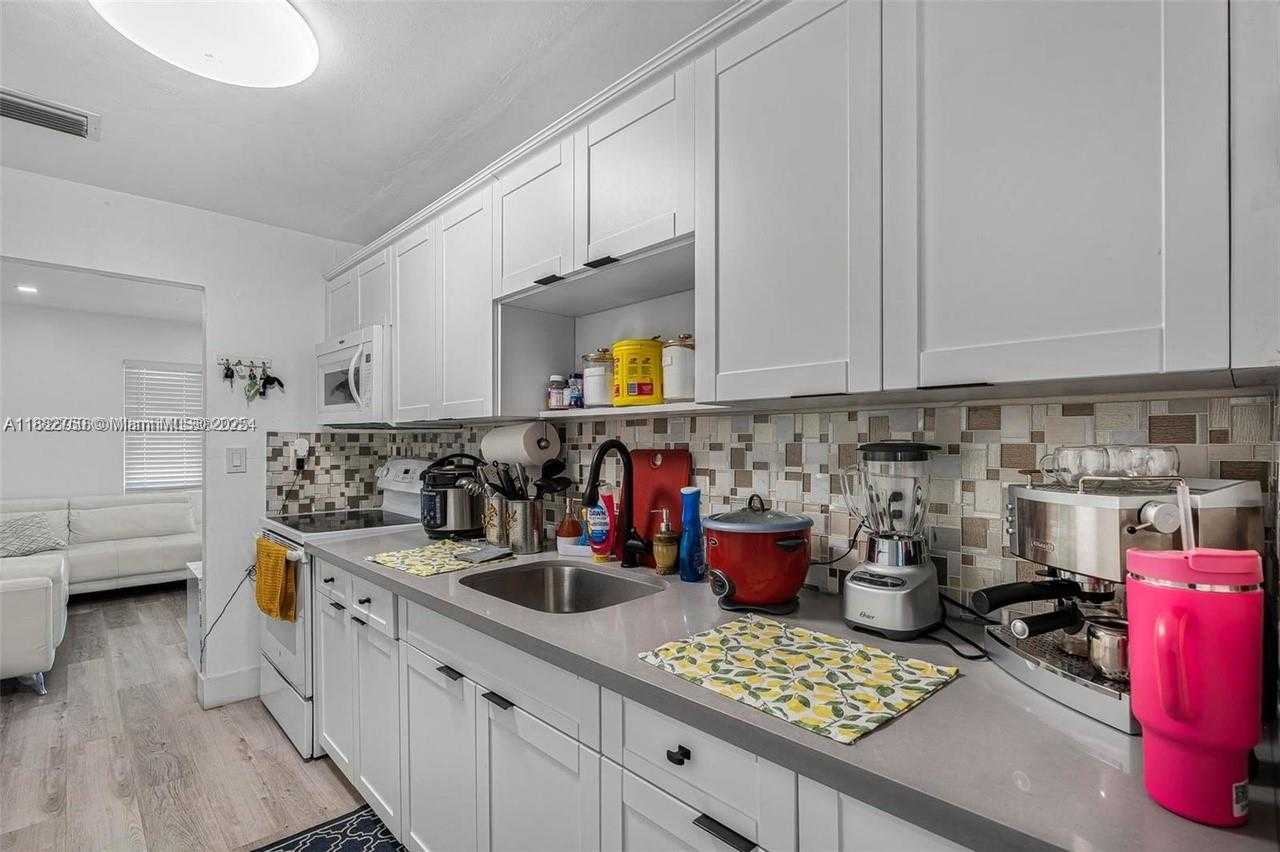 Small Image of 4590 EAST 9TH COURT, Hialeah Number 8