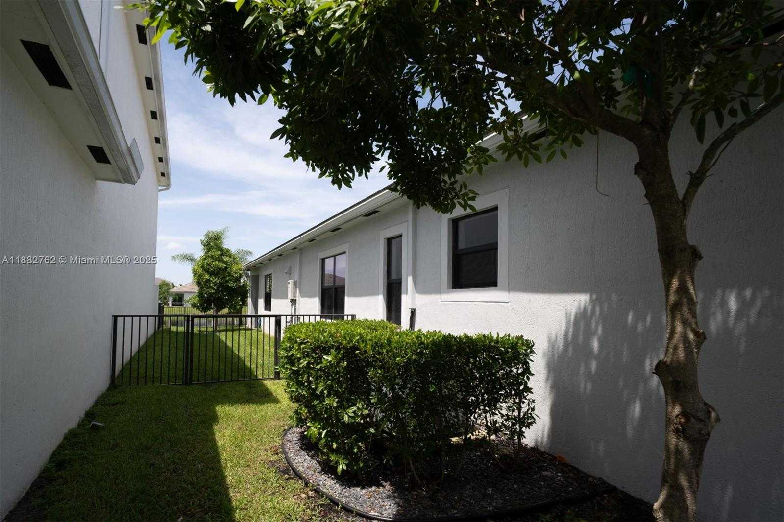 Small Image of 7315 ESTERO DR, Lake Worth Number 22