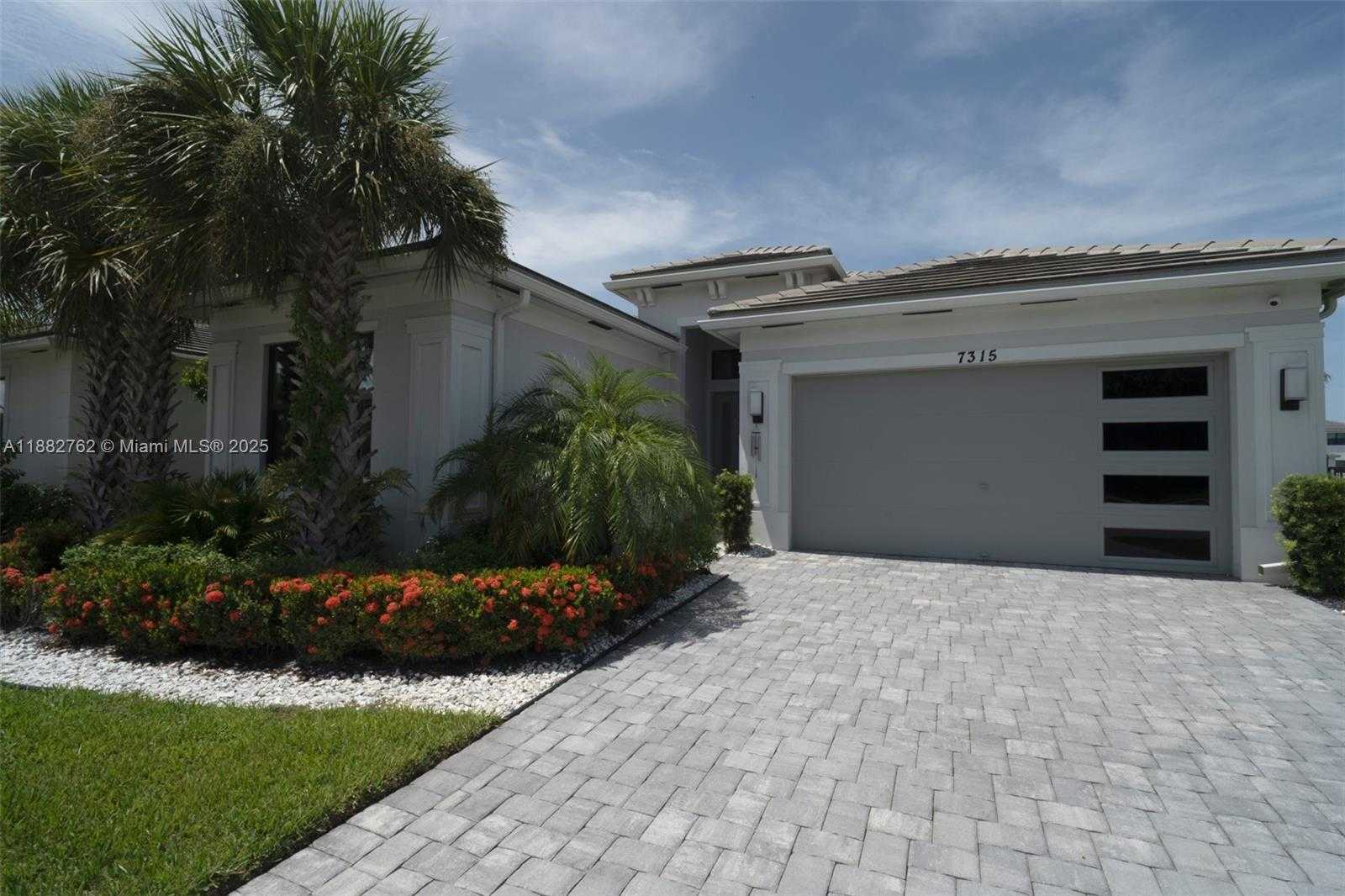 Small Image of 7315 ESTERO DR, Lake Worth Number 23