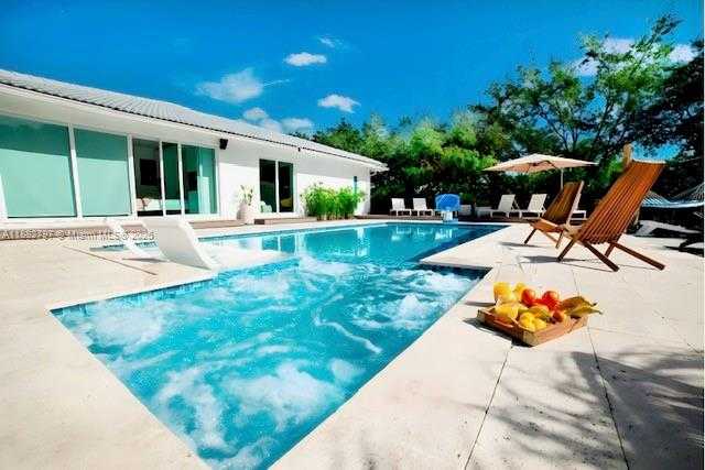Small Image of 8560 CUTLER CT, Cutler Bay Number 4