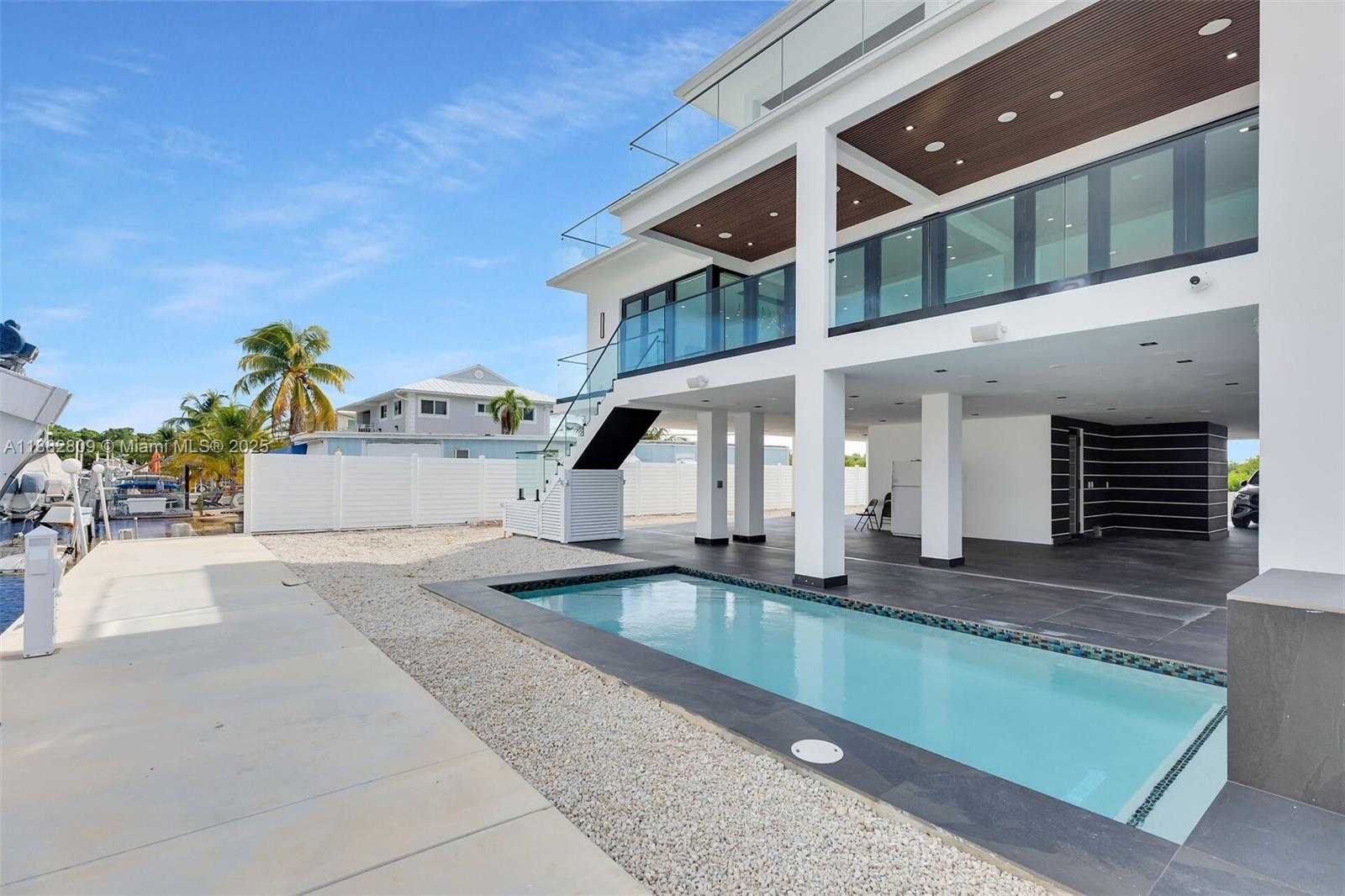 Small Image of 141 GRASSY RD, Key Largo Number 55