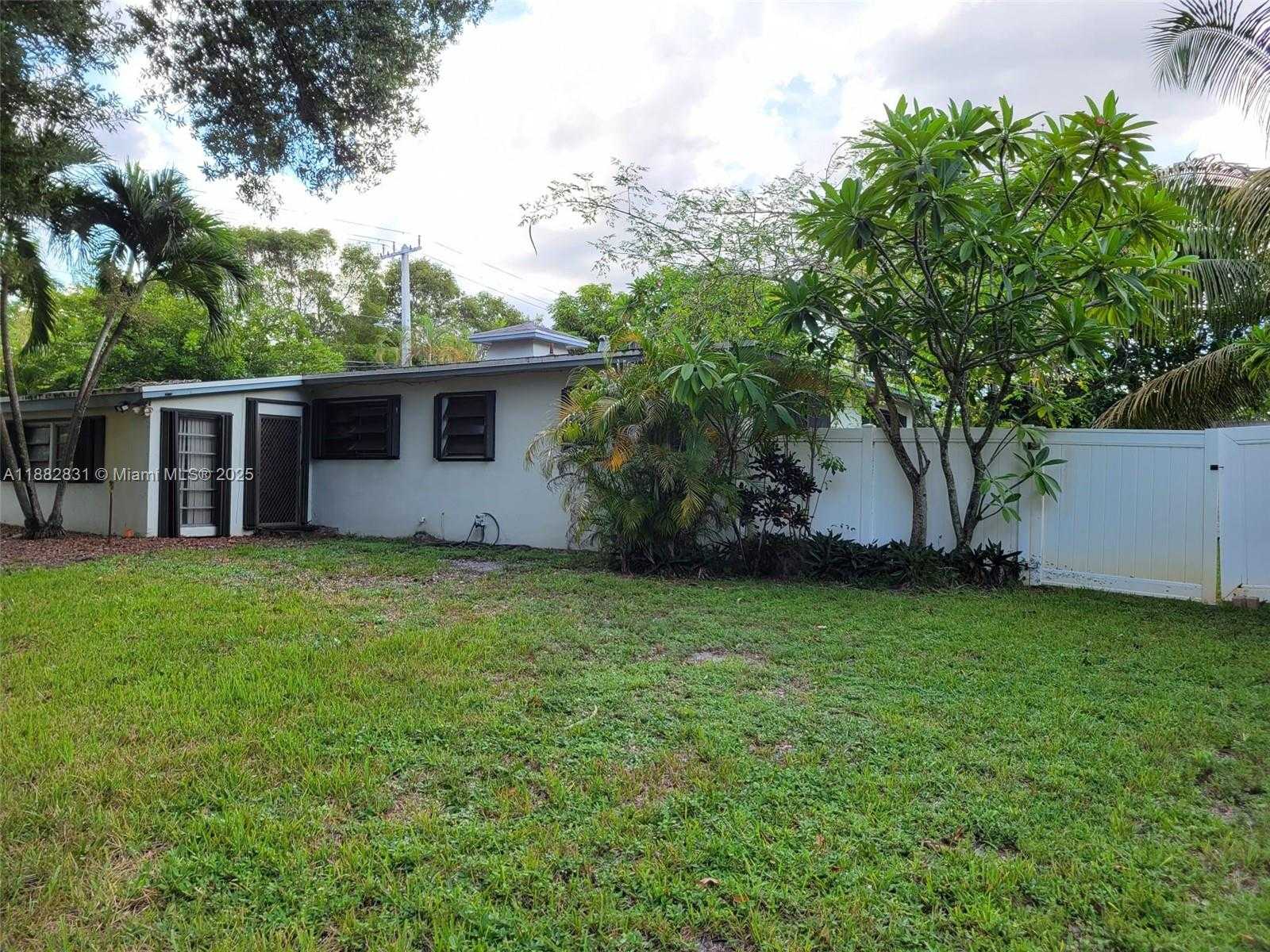 Small Image of 510 EAST ACRE DR, Plantation Number 2
